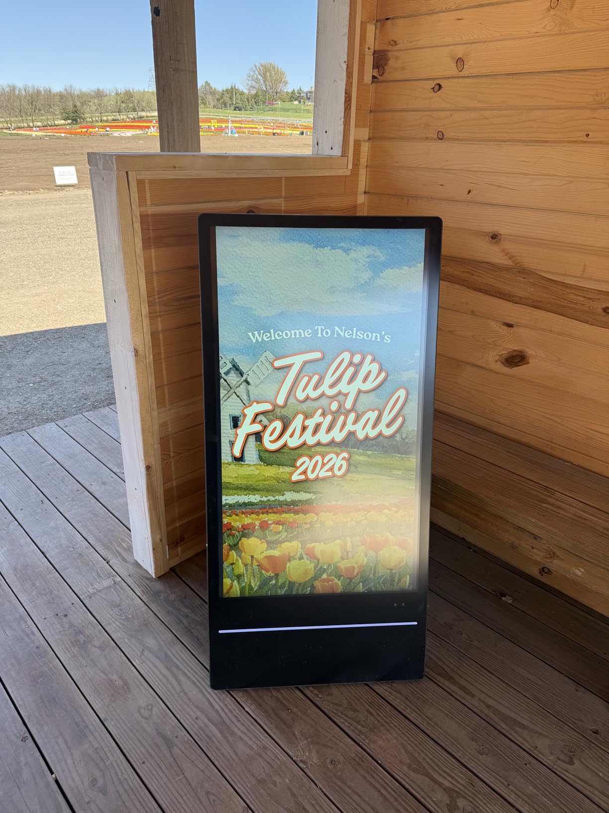 43 Inch Outdoor Digital Signage A-Frame Displays, Rechargeable Digital LCD Kiosks, Moveable Commercial Totem, IP65 Waterproof, Auto Adjustment 2000nits High Brightness Screen, High Capacity Battery for Restaurant/Bar/Food Truck/Store customer photo 1