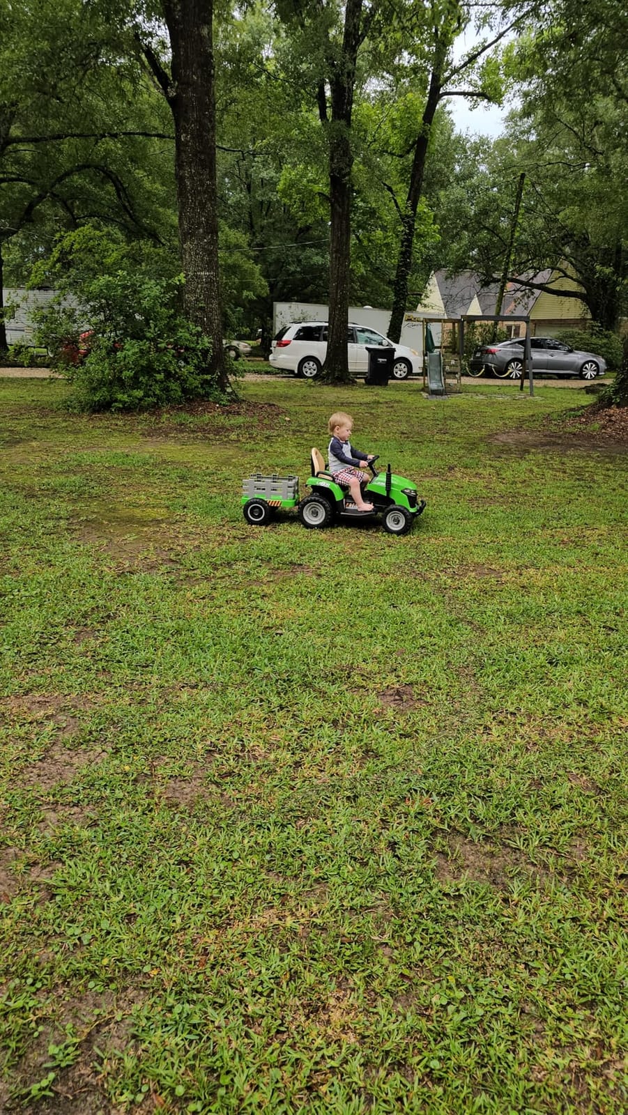 ARBELI 12V 7AH Kids Ride On Tractor w/Trailer & Remote Control, Green customer photo 1