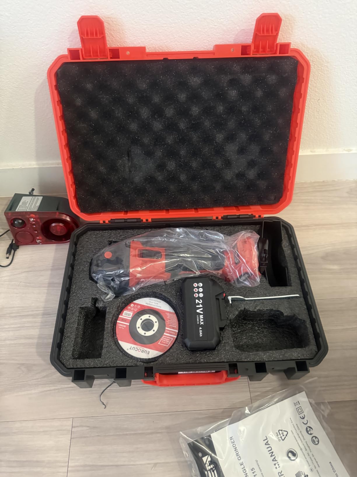 AOBEN Cordless Angle Grinder 4-1/2 inch, 21V Battery Grinder Kit, Power Electric Cut Off Tool, Brushless Motor, 2x4.0Ah Battery & Charger, for Metal Cutting, Grinding, Polishing customer photo 2