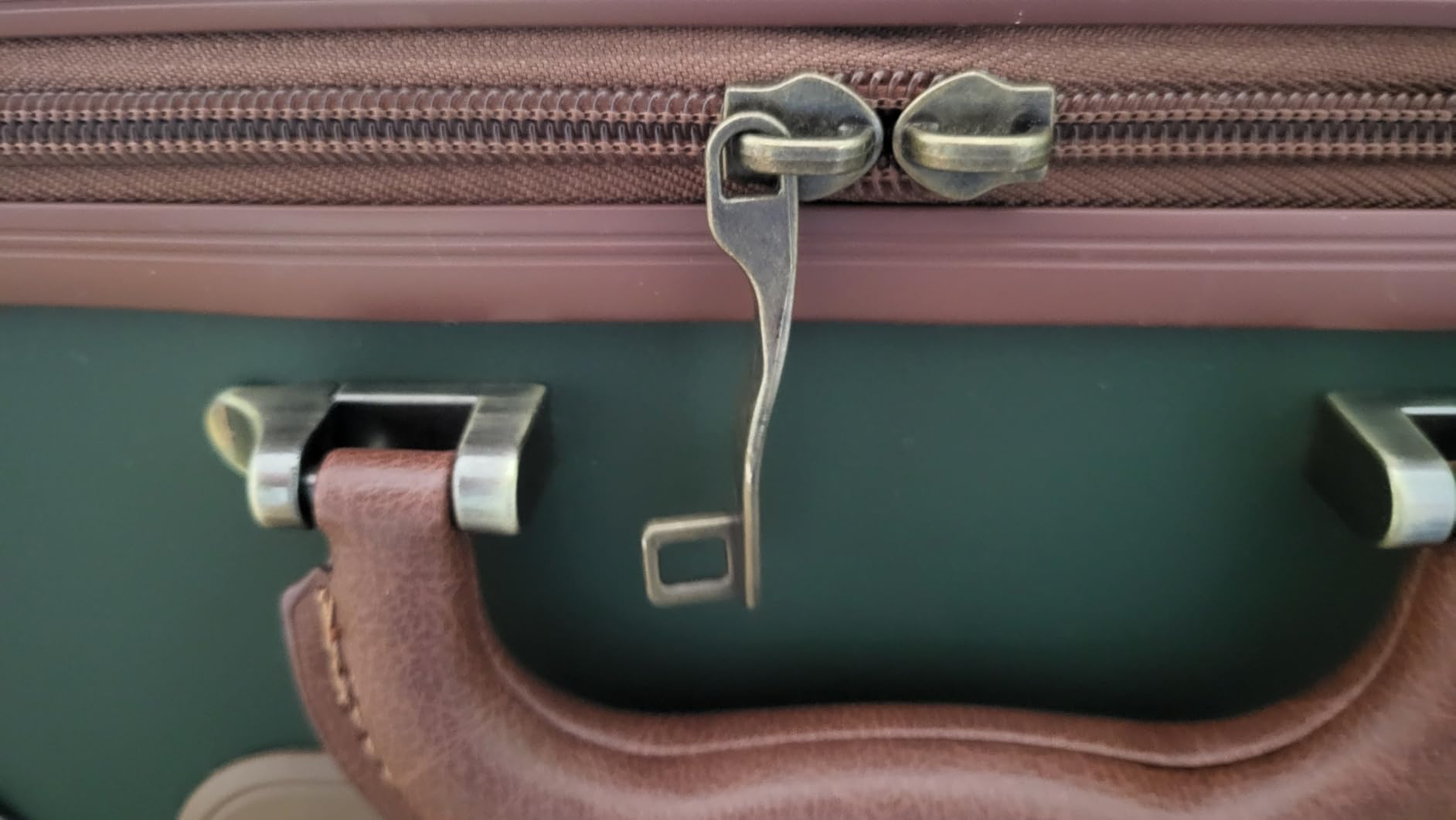 NZBZ Vintage Luggage Set for Women, 3 Piece Retro Trunk Suitcase Set with Spinner Wheels, PU Leather Travel Luggage with TSA-Accepted Lock & Protective Cover, 20/24/28 Inch, Vintage Olive customer photo 2