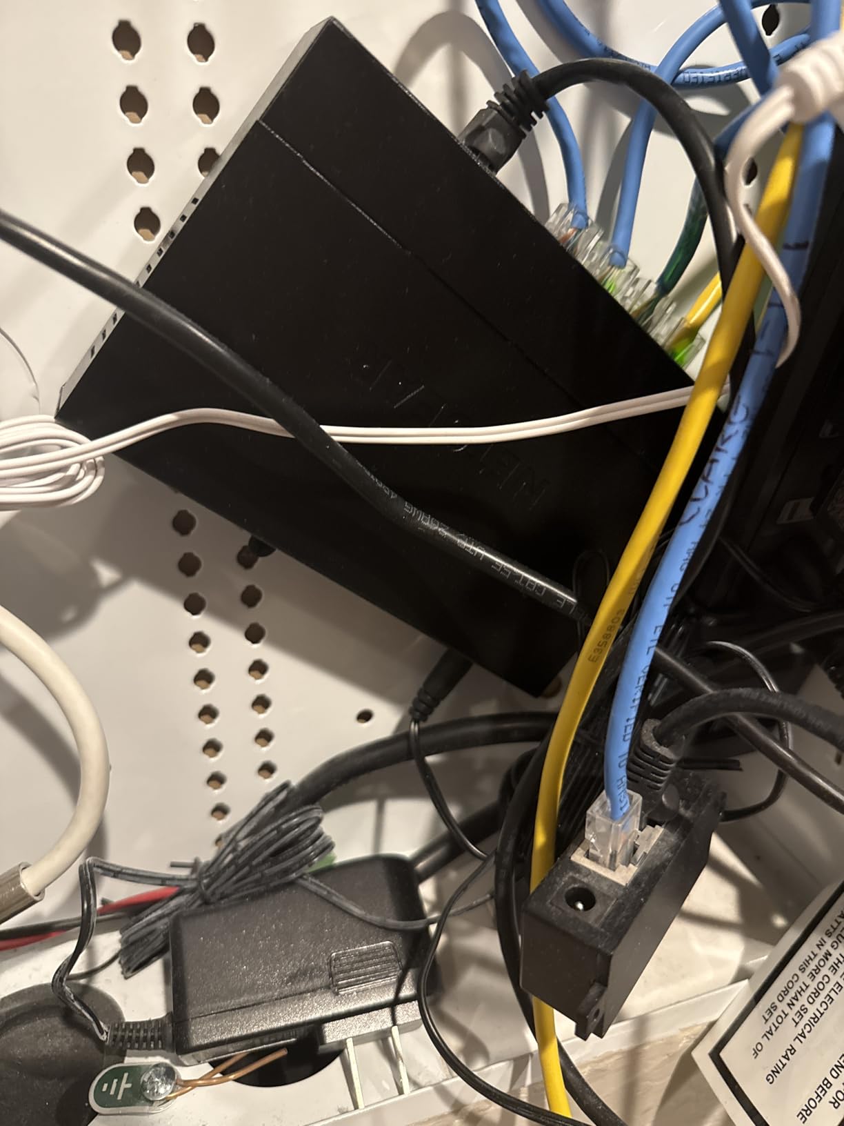 NETGEAR 8-Port 2.5G Multi-Gigabit Ethernet Unmanaged Network Switch (MS308) customer photo 1