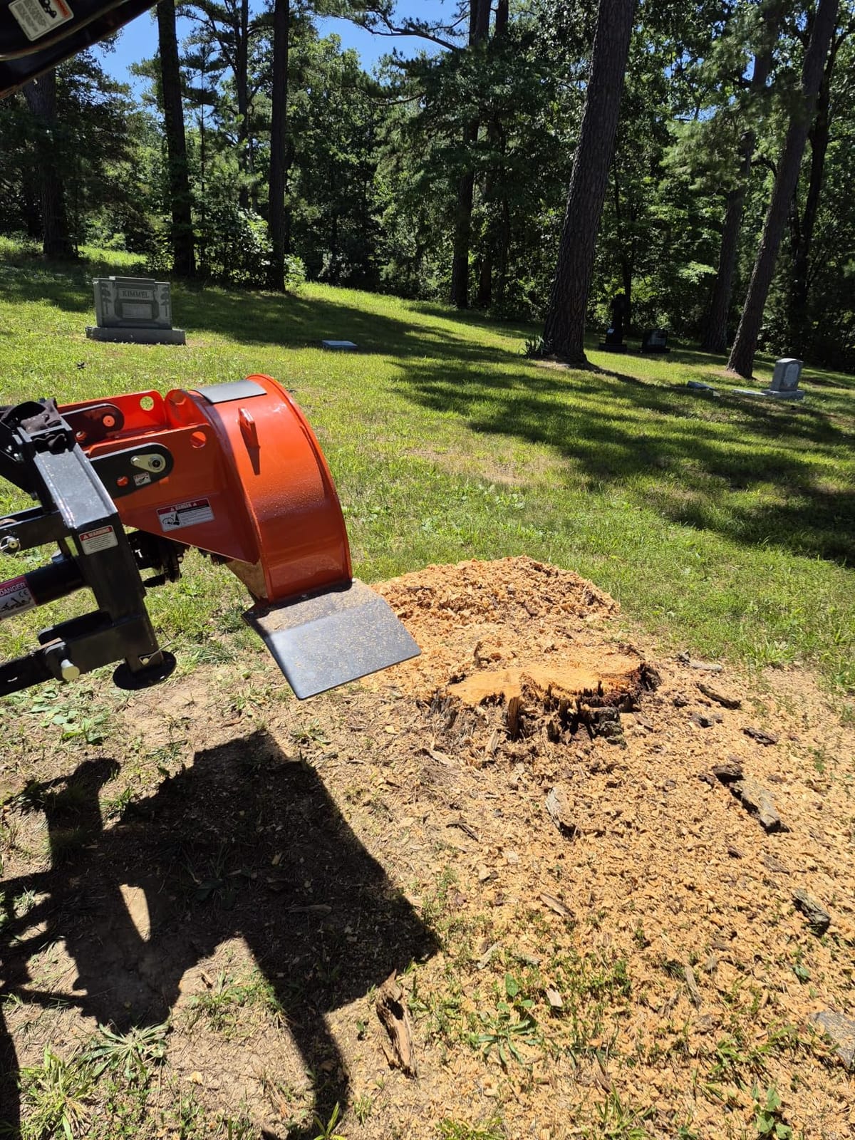 MechMaxx Heavy Duty 3-Point PTO Powered Stump Root Grinder For 15-45HP Tractors With 34 Carbide Teeth, 6'' Cutting Depth, 24'' Flywheel Diameter, Model SG24 Green customer photo 2