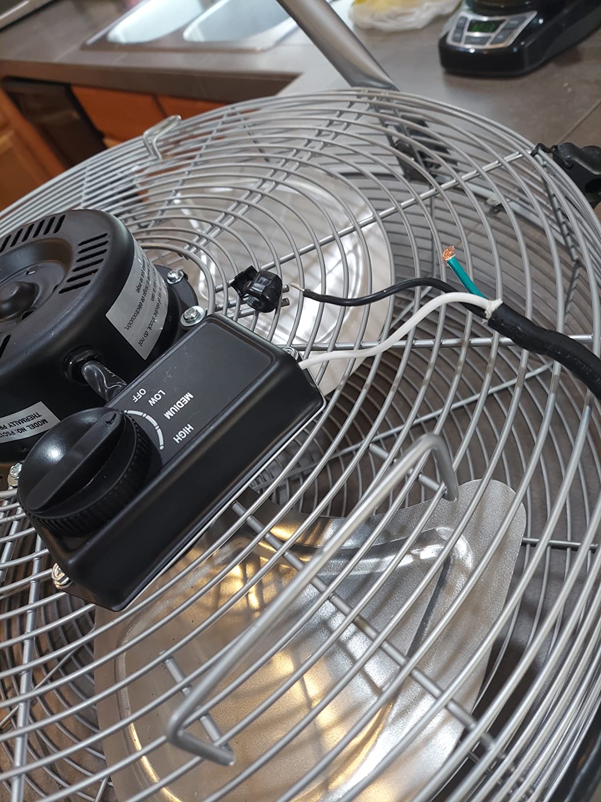 iLiving 36 Inches 16000 CFM Heavy Duty High Velocity Barrel Floor Drum Fan with DC Brushless Motor, Stepless Speed Adjustment for Workshop, Garage, Commercial or Industrial, UL Safety Listed customer photo 2