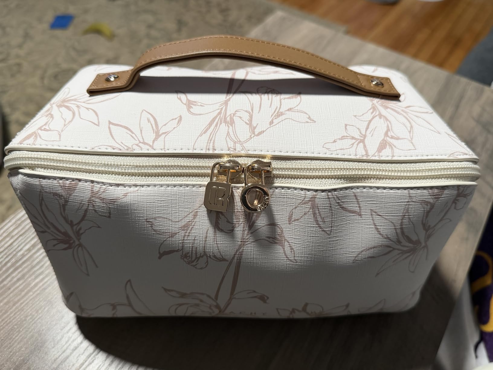 EACHY Travel Makeup Bag, Floral Cosmetic Bag for Women, Beige, Medium | Water-resistant PU Leather Flat-Open Toiletry Bag with Clear TPU Brush Compartment for Makeup, Skincare & Travel Essentials customer photo 1