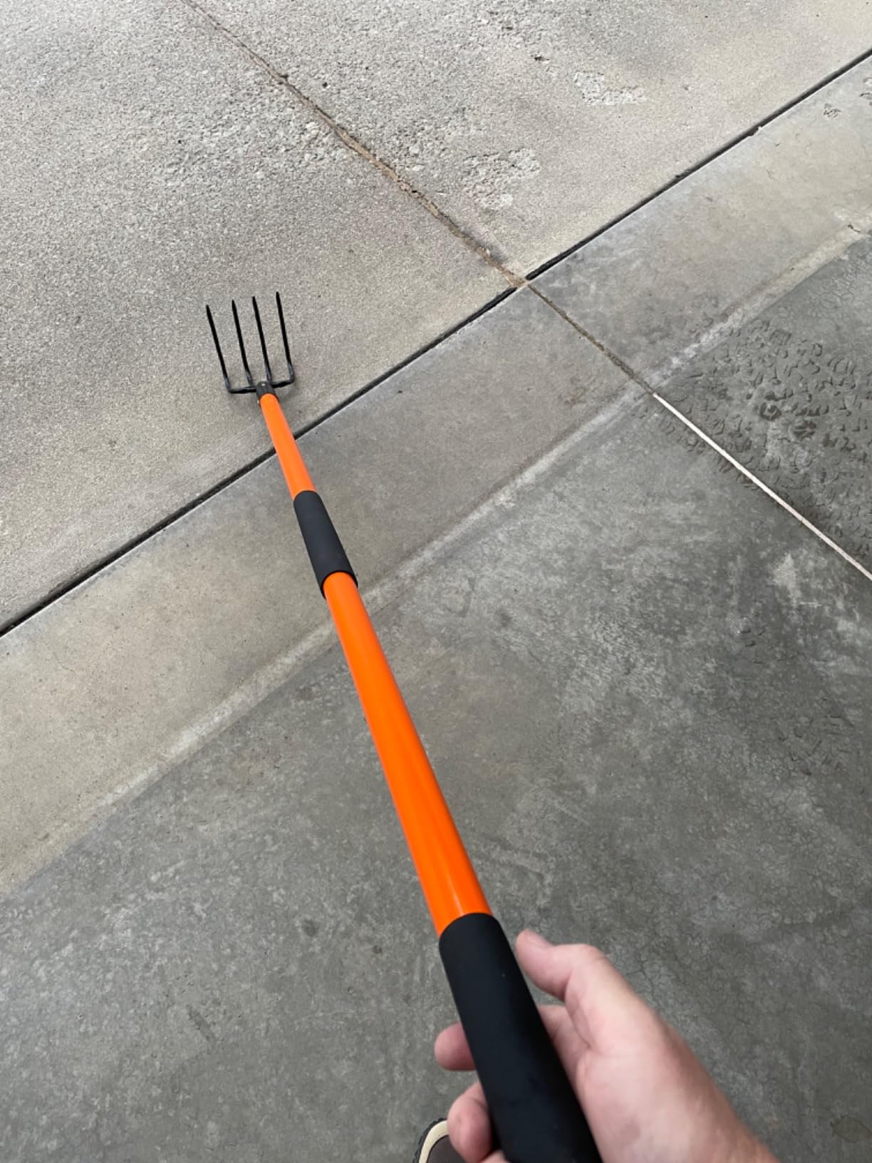 VNIMTI Cultivator for Gardening, 4 Tines Garden Cultivator with Fiberglass Handle, 58 Inches customer photo 1
