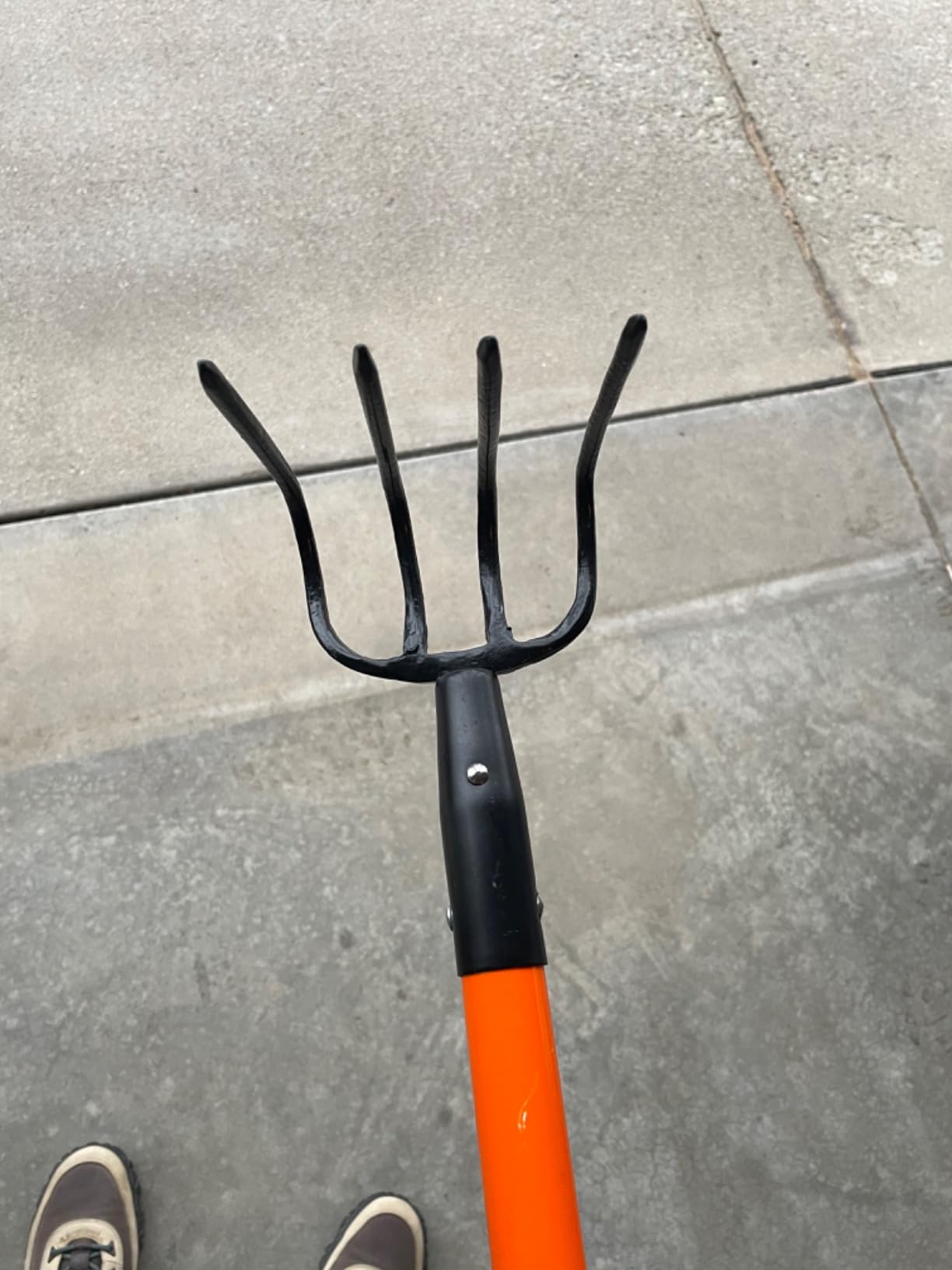 VNIMTI Cultivator for Gardening, 4 Tines Garden Cultivator with Fiberglass Handle, 58 Inches customer photo 2