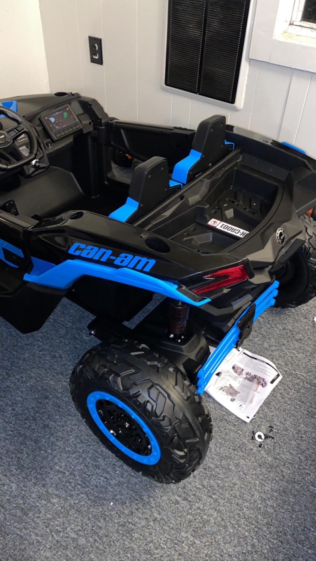 24V CAN-AM Maverick X3 Licensed 2-Seater Kids Ride On UTV | 4WD Ride On Toys for Kids 3-8 Years with Remote, EVA Rubber Tires, Music Player, Spacious 23.4