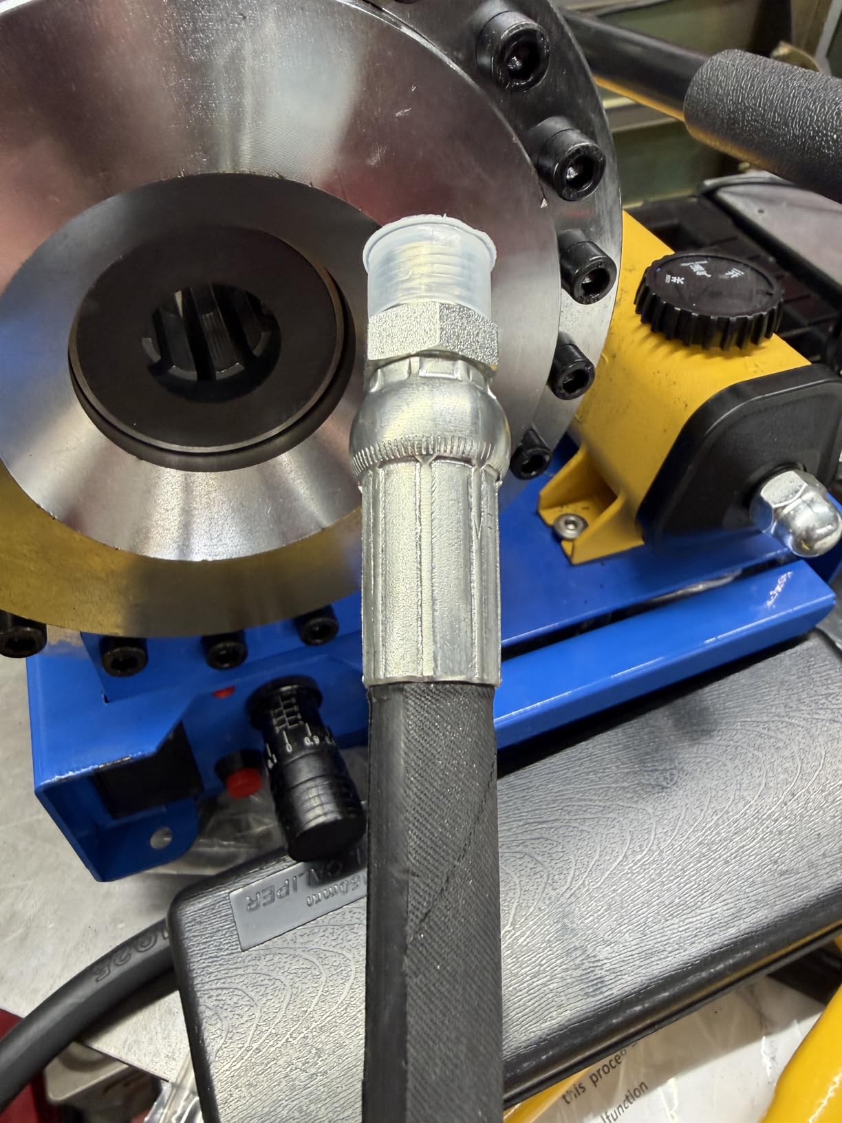 Hose Crimper with 8 Drill Sets, Hydraulic Manual Crimping Machine, Single and Double Braided Hose Crimper with Diameters 0.25 to 1 Inch (1000 Tons) customer photo 1