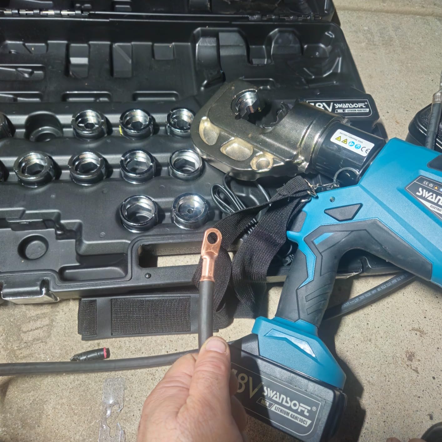 SWANSOFT Electric Hydraulic Crimping Tool 12Ton Continuously Crimp | 6AWG-800MCM Rechargeable Hydraulic Crimper for Cu/Al Terminal, Wire Cable Lug Crimping Tool Kit with 12 Dies (HCT-400A) customer photo 2