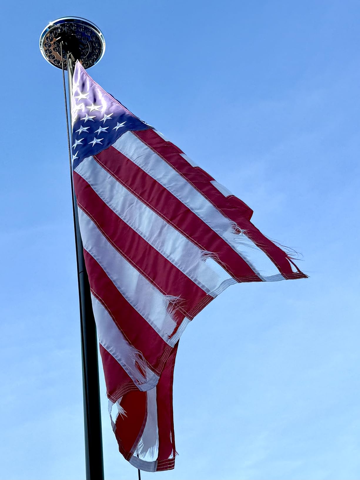 25 FT Heavy Duty Flag Pole for Outside House, 10 Gauge Aluminum - 130MPH Wind Tested customer photo 2