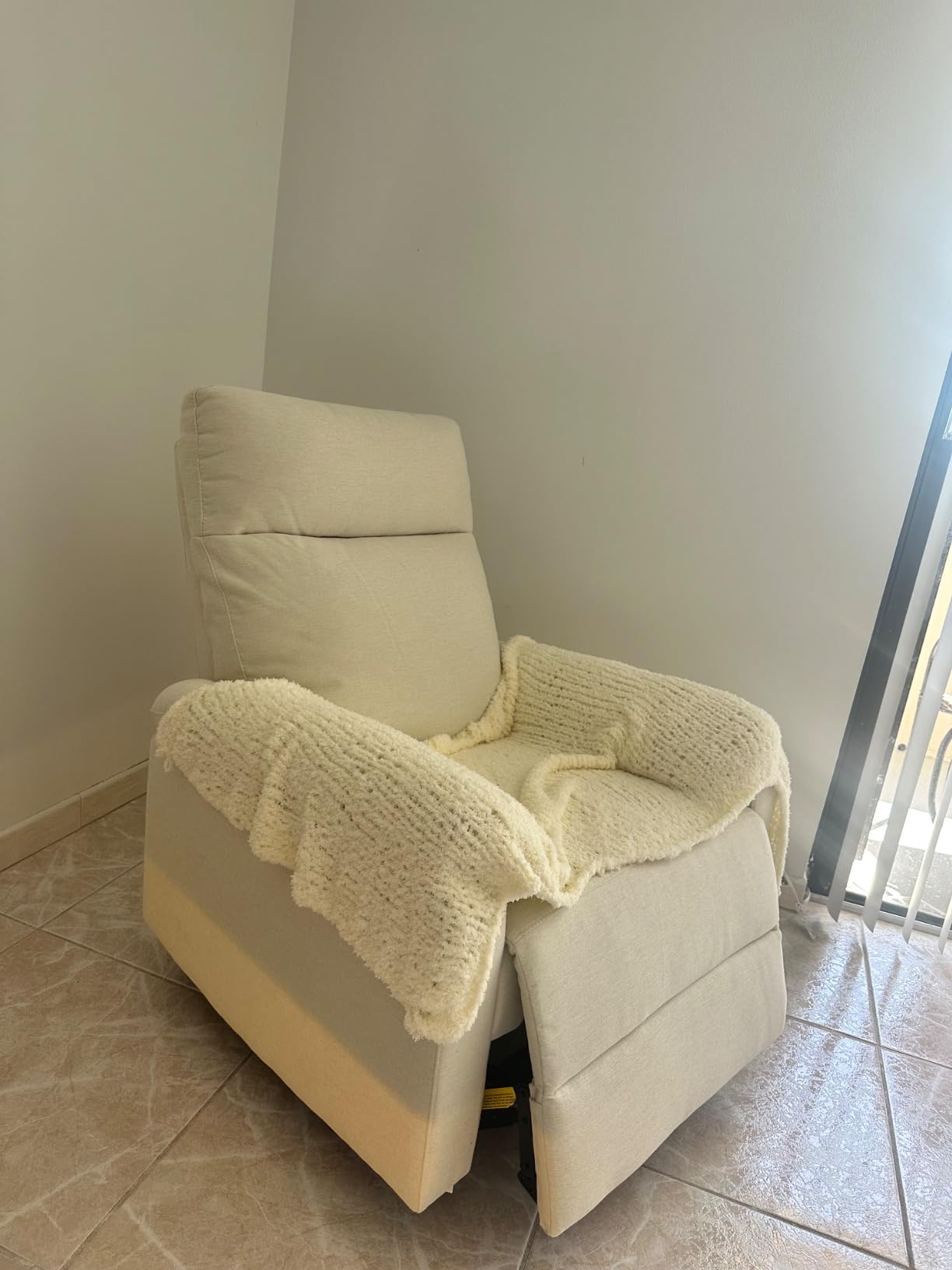 DaVinci Suzy Recliner Glider w/ 270 Swivel, Electronic, Vanilla | GREENGUARD Gold & CertiPUR-US Certified - Ultra Cozy Recliner Chair for Nursery & Living Room - Power Recliner w/ USB Ports customer photo 1