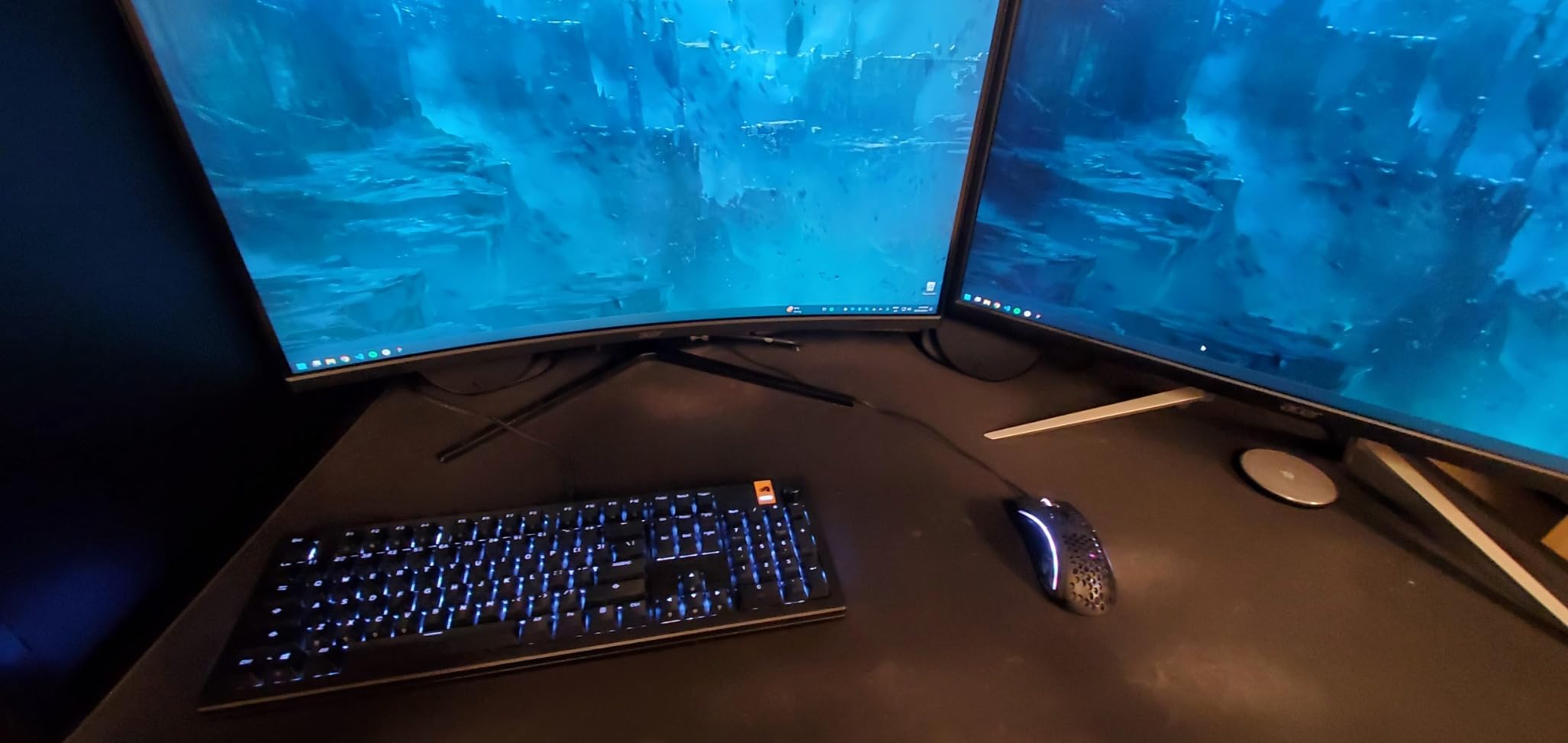 Gaming - GMMK 3 HE Rapid Trigger Keyboard, Hall Effect, 8K Polling Rate, MX Mechanical & Magnetic Switches, Hotswappable 75% Keyboard, Modular Gasket System, Doubleshot PBT keycaps (Black) customer photo 2