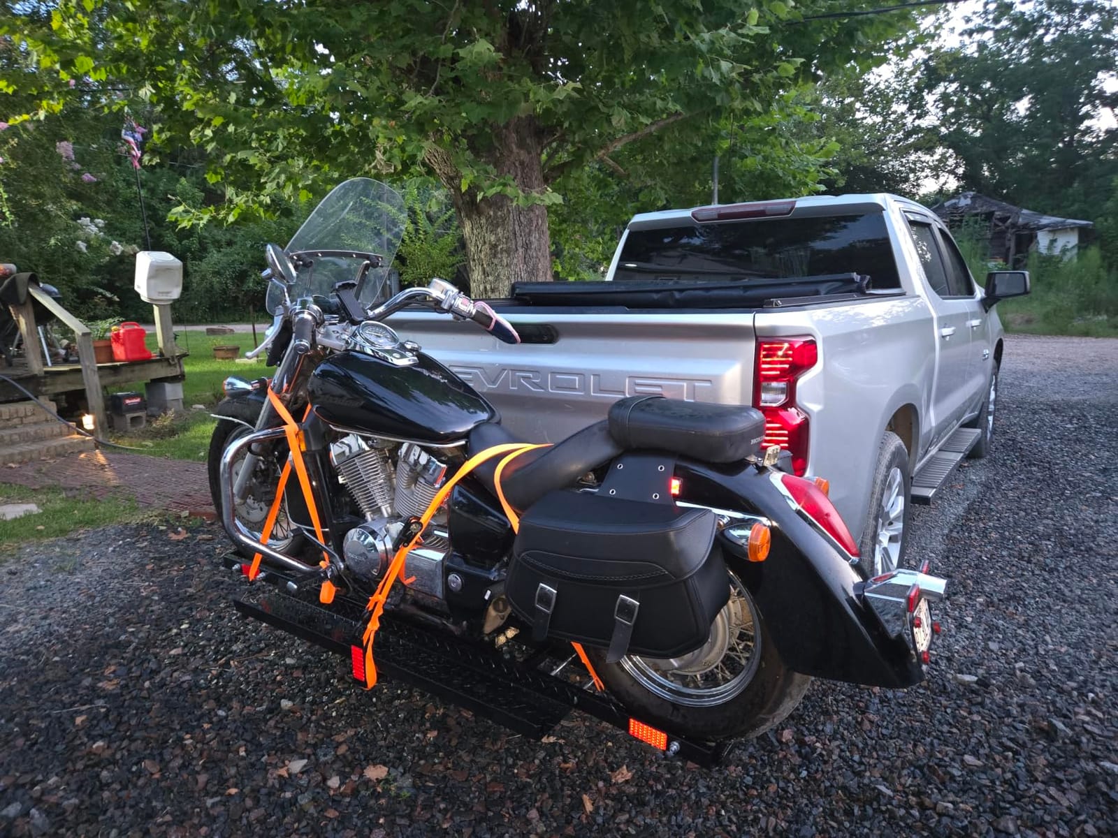 VEVOR Motorcycle Carrier, 600 LBS Steel Motorcycle Carrier Hitch Mount with 47