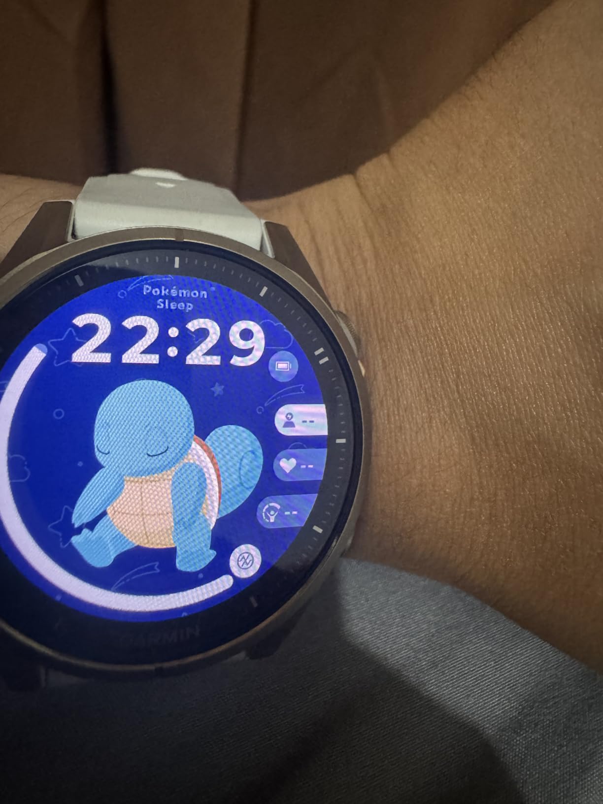 Garmin fēnix 8, Sapphire, 43mm, Fog Gray/Dark Sandstone | Premium Multisport Smartwatch, AMOLED Display, GPS, Built-In Flashlight, Dive-Rated, Built-In Speakers & Mic customer photo 2