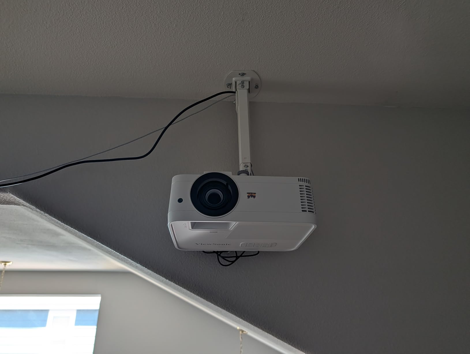 ViewSonic PX700HDH 3700 Lumens 1080p Projector, High Brightness and Supercolor Technology for Smooth Home Entertainment, 1.1x Optical Zoom, and Vertical Keystone for Flexible Setup, and Dual HDMI customer photo 2