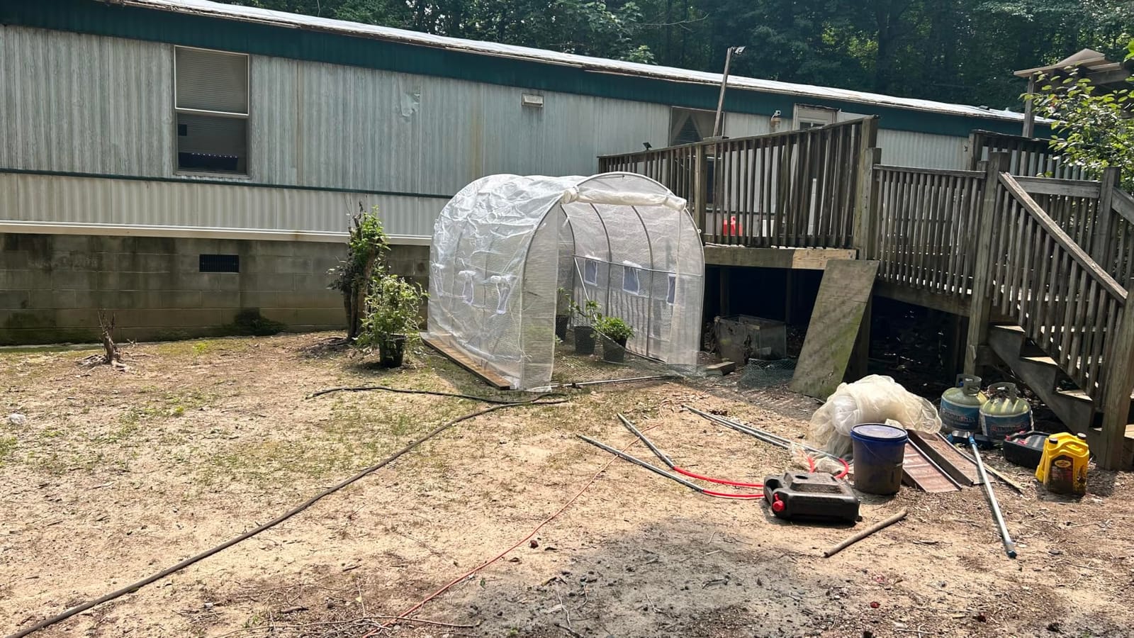 VEVOR Walk-in Tunnel Greenhouse, 9.6x6.4x6.2 ft Hoop House Greenhouse Tunnel, Plant Hot House with Galvanized Steel Frame, White PE Cover, Roll-up Zipper Door and 6 Windows for Outdoor customer photo 2
