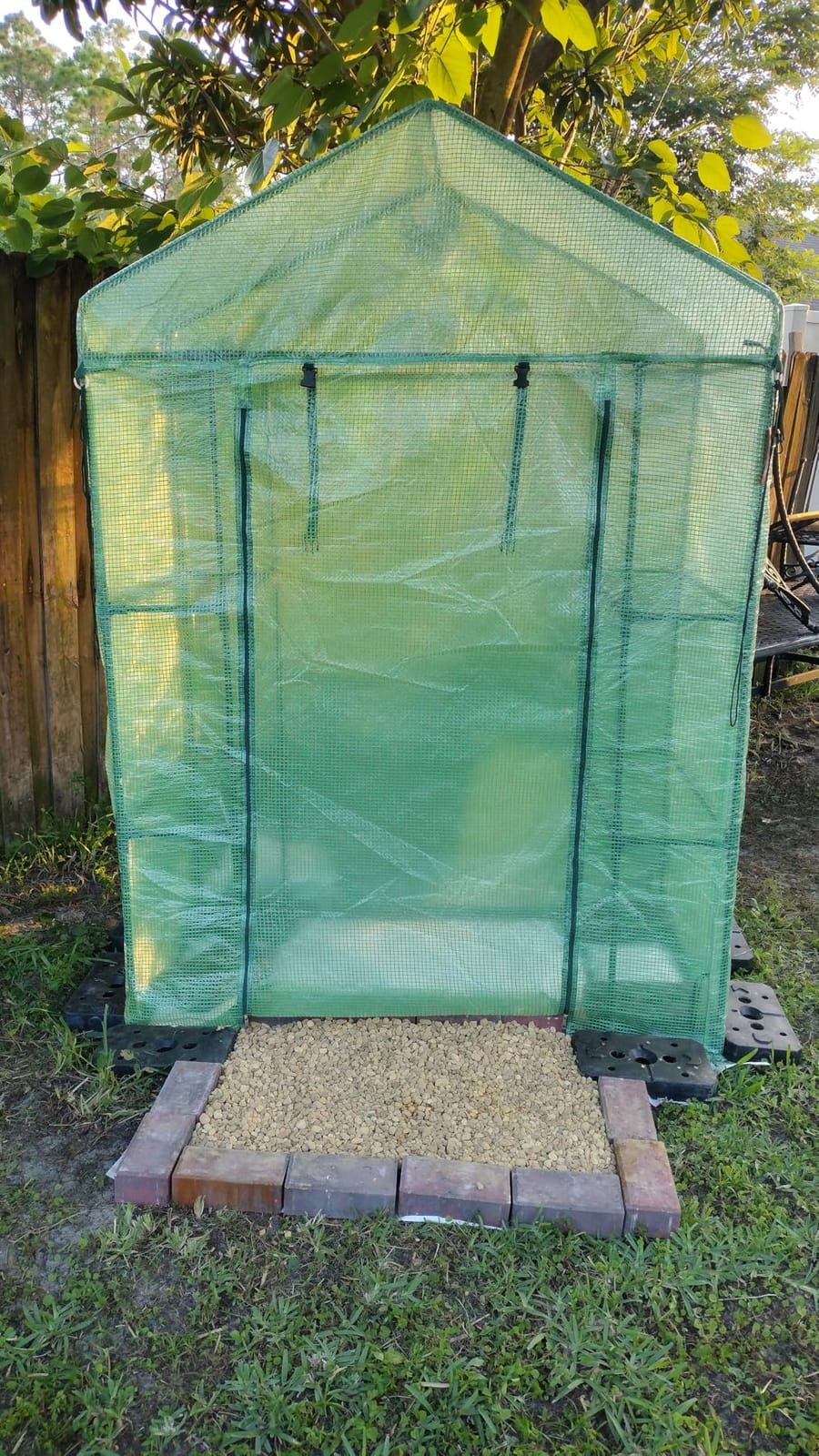 VEVOR Walk-in Tunnel Greenhouse, 9.6x6.4x6.2 ft Hoop House Greenhouse Tunnel, Plant Hot House with Galvanized Steel Frame, Green PE Cover, Roll-up Zipper Door and 6 Windows for Outdoor customer photo 1