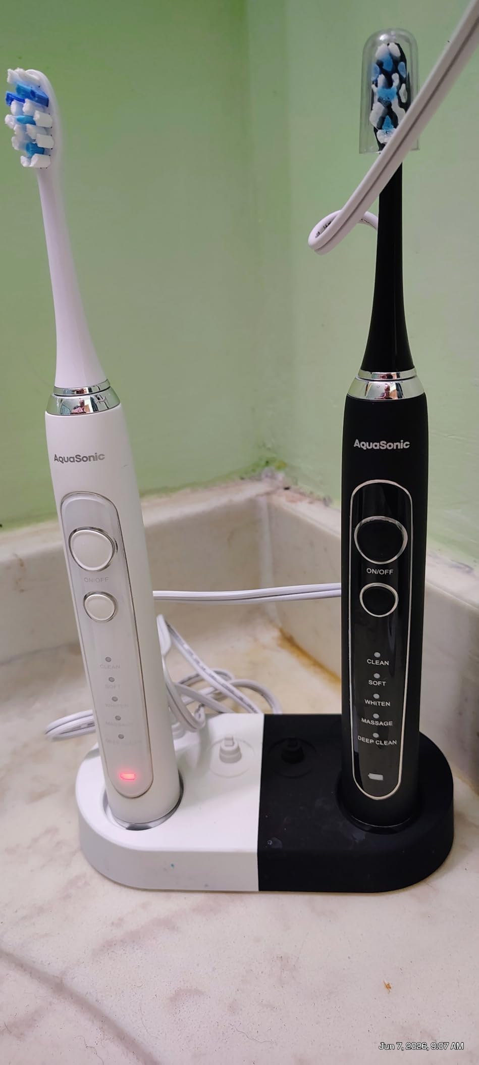 Aquasonic Duo Series PRO - Ultra-Whitening Electric Toothbrush Set - 5 Modes & Smart Timers - Premium Travel Cases & 10 Proflex Brush Heads - ADA Accepted Toothbrushes customer photo 2