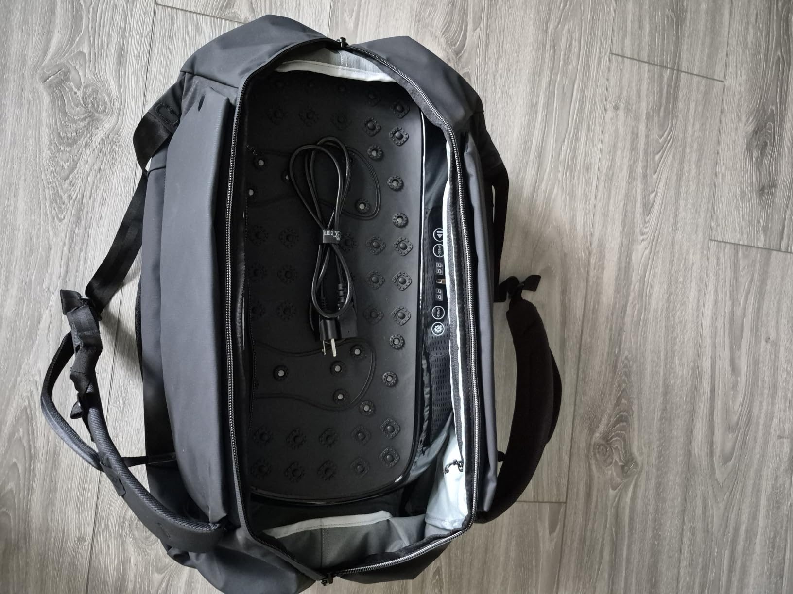 Peak Design Travel Duffelpack 45-65L, Black, Weatherproof Duffel Backpack, Expandable Design, Extra-Long Zip Path, Stowable Straps, Fits Packing Cubes and Camera Cubes, Versatile Duffel Bag for Travel customer photo 2