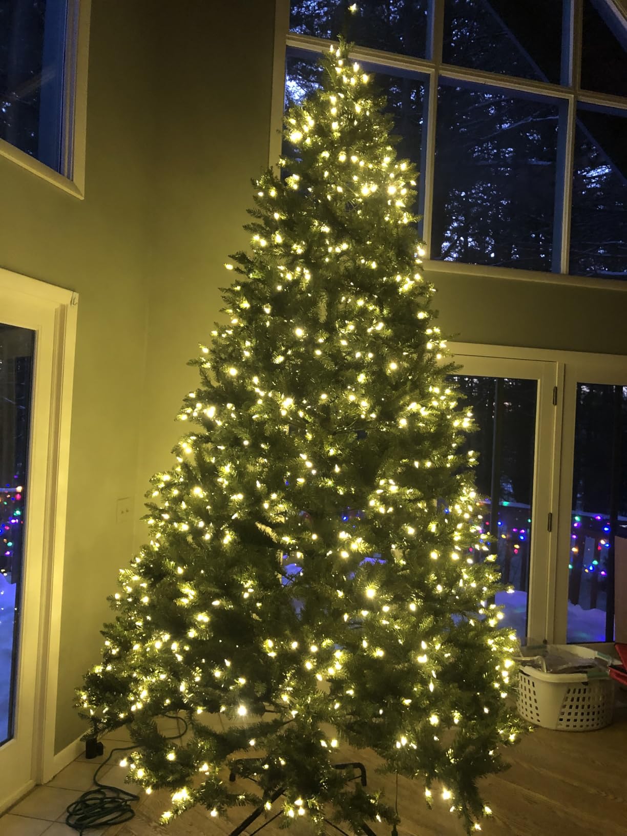 Liberty Lifestyle Christmas Tree 9 ft- Pre-Lit White and Multi-Color Premium LED Lights - Artificial Full Christmas Tree Includes Stand, Remote, and Free Bag customer photo 1