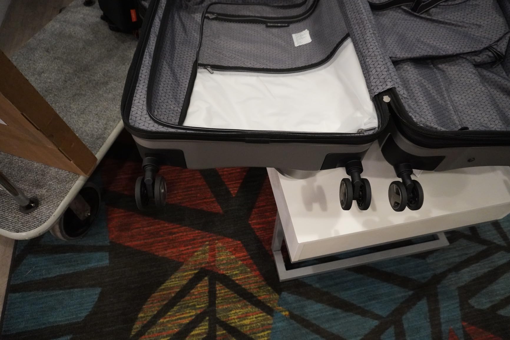 Octiv Lightweight Hardshell 3-Piece Luggage Set (20/24/28) - Durable & Impact Resistant, 360 Aero Trac Spinner Wheels, Adjustable Telescopic Handle, Expandable, TSA Approved Lock - Black customer photo 1