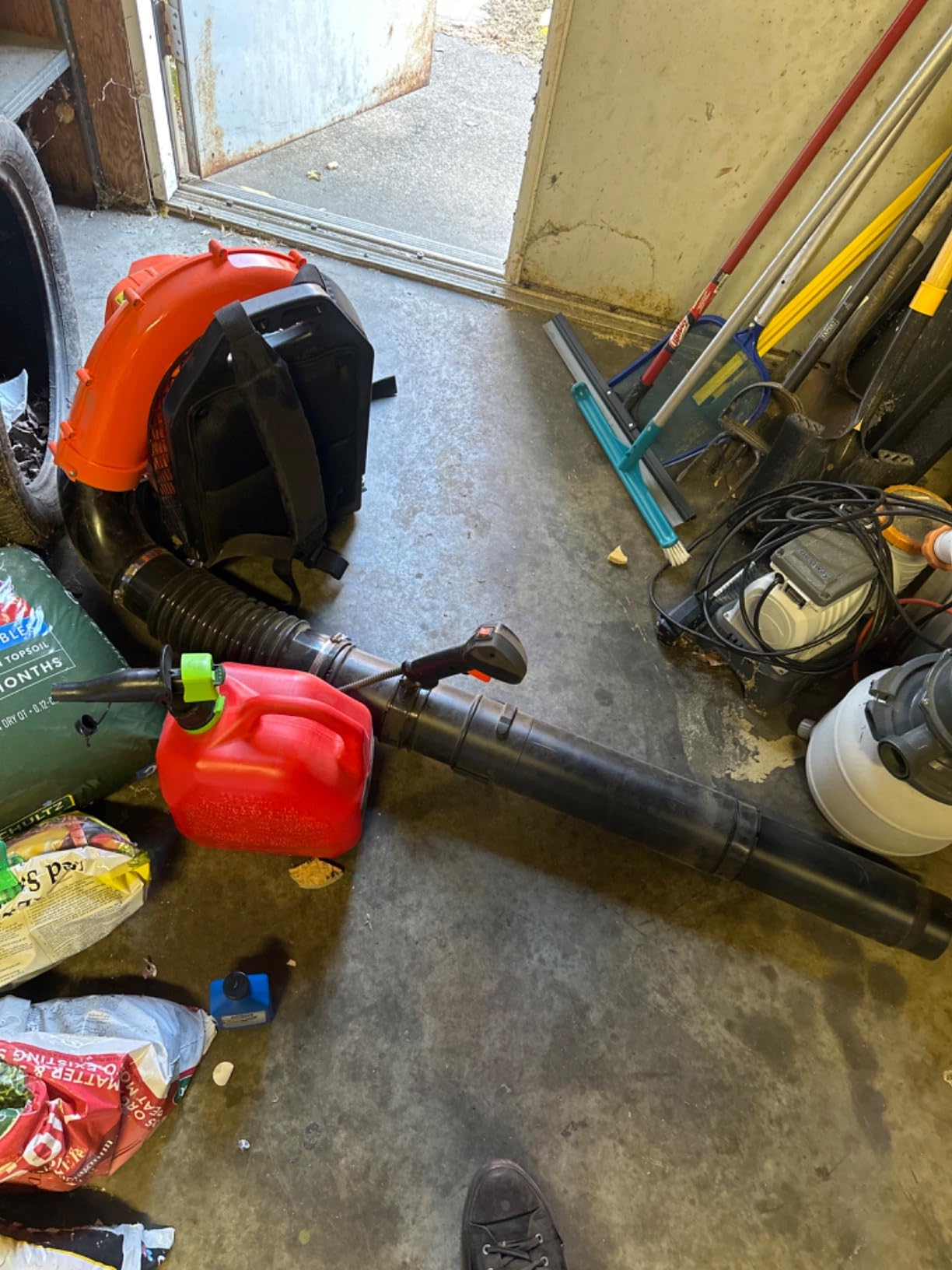 VEVOR 63CC Backpack Leaf Blower Gas Powered, 1.89L Tank, Delivers 1110CFM & 220MPH, Perfect for Garden Maintenance, Clearing Leaves & Snow customer photo 2