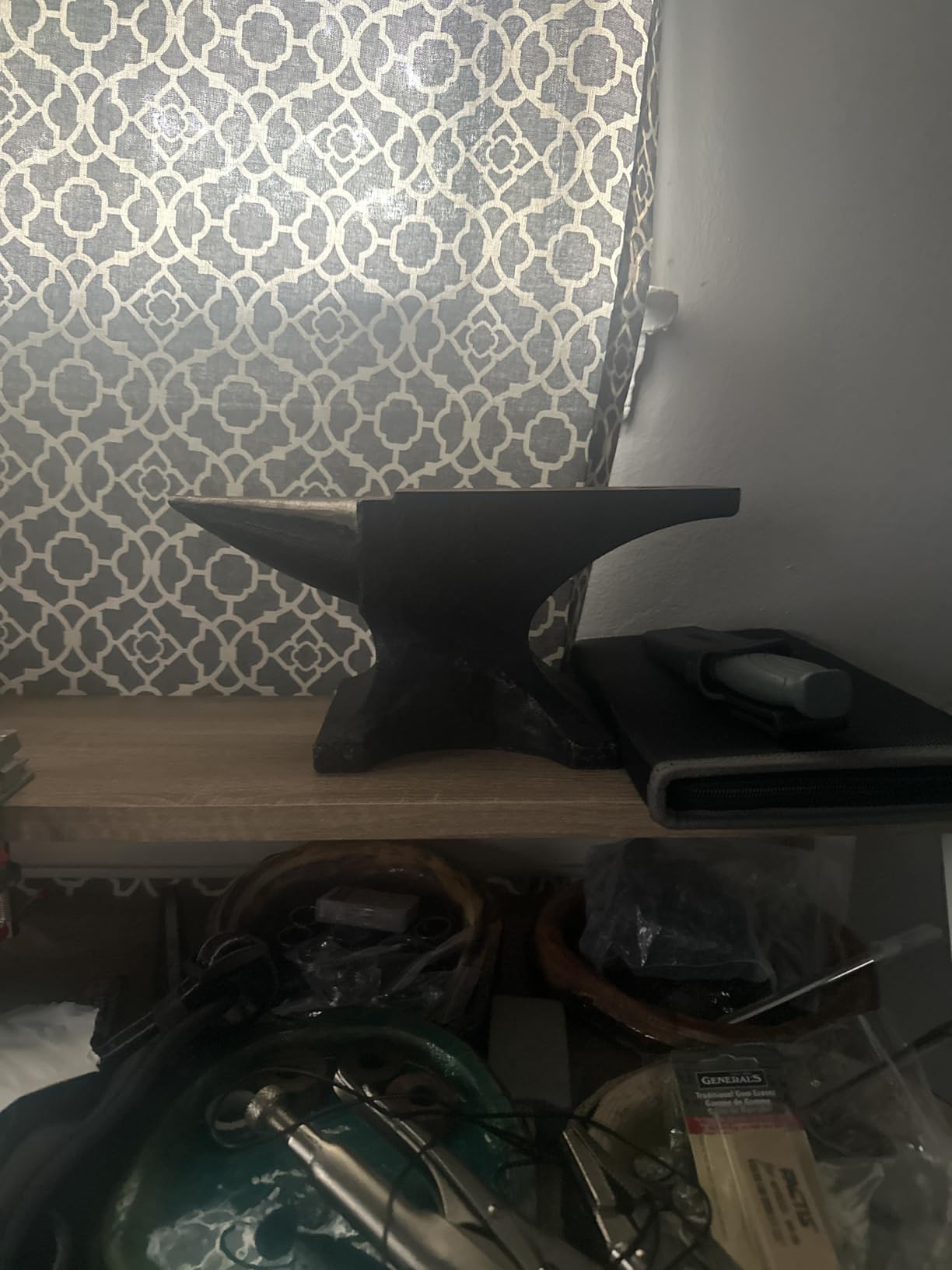 VEVOR Cast Steel Anvil, 105 Lbs Double-Horn Anvil with Large Countertop and Stable Base, High Hardness Rugged Round Horn Anvil Blacksmith, for Bending, Shaping customer photo 2