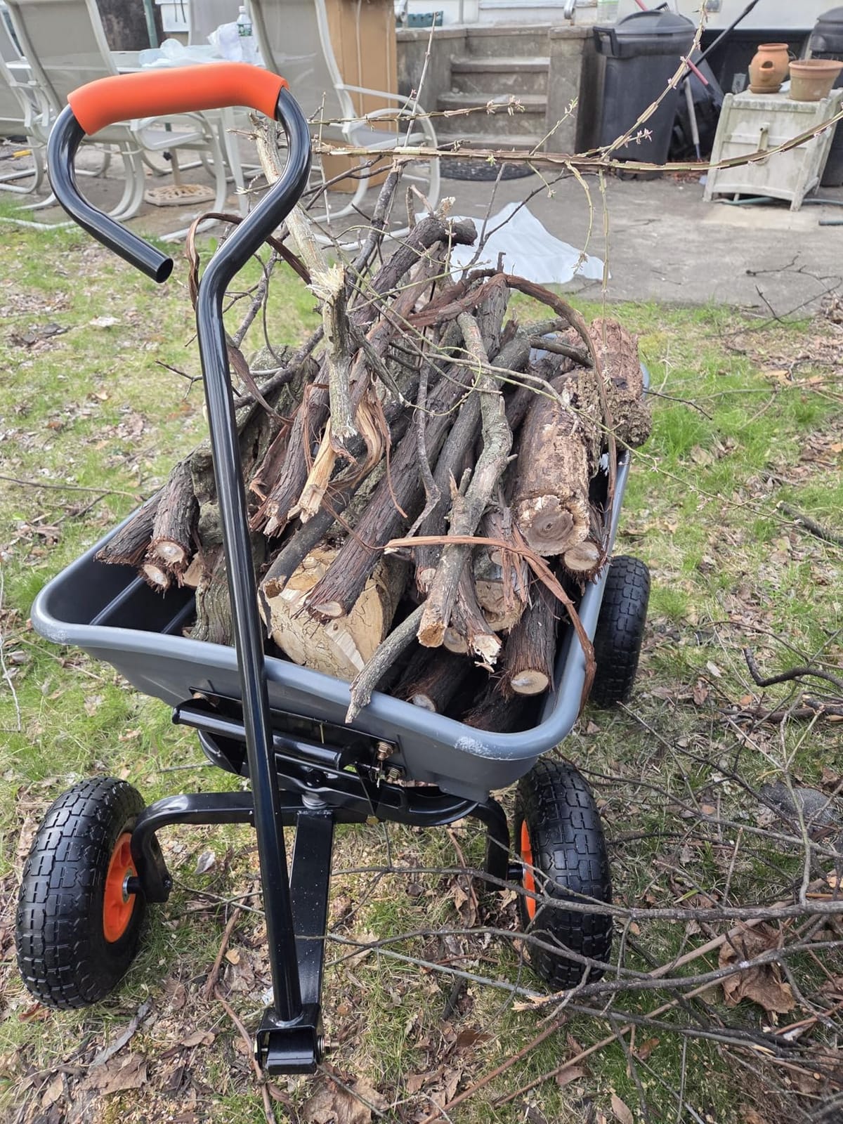 VEVOR 4 Cu.Ft. 600lbs Poly Garden Dump Cart, Heavy Duty 4 Wheel Wheelbarrow Yard Cart Dump Wagon with 10in All Terrain Wheels, Steel Frame and Quick Release System customer photo 2