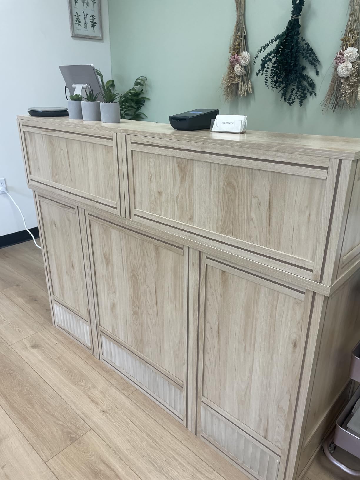 LITTLE TREE 57-Inch Reception Counter, Boho Style Front Desk, Modern Checkout Counter, Reception Desk for Retail, Lobby, Salon, Office, Oak customer photo 2