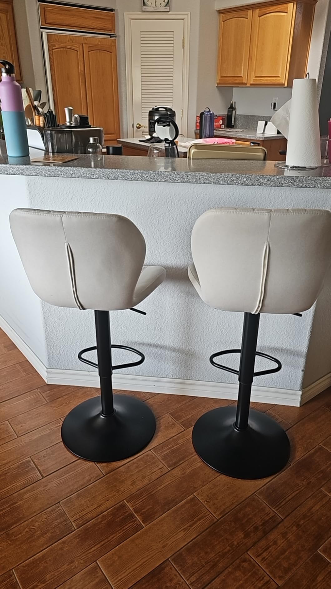 Bar Stools Set of 4, Modern Swivel Counter Height Barstools for Kitchen Island Chairs, Adjustable Fabric Bar Stools with Back for Kitchen Counter Bar, Brown customer photo 1