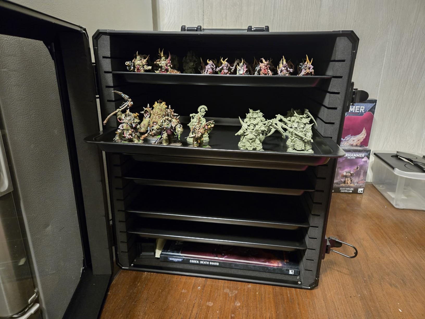 Miniatures Storage Case Miniatures Transport Case Aluminum Alloy Frame with Lock (Large Size) customer photo 1