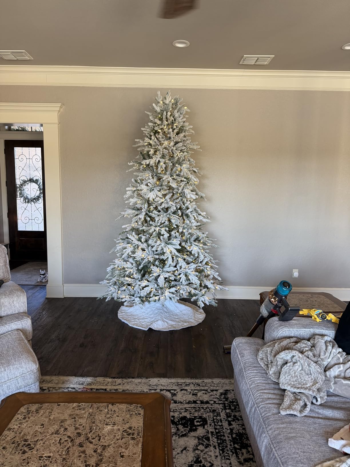 Best Choice Products Full Flocked Aspen Christmas Tree, 9ft Pre-lit Realistic Noble Fir w/ 1,200 Glowing LED Lights, 2-in-1 White & Multicolor customer photo 1