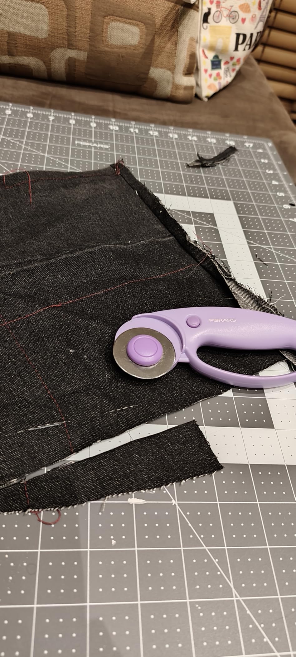 Fiskars 45mm Loop Rotary Cutter for Fabric, Arts, Crafts & Sewing | Explore Collection Ultra Lilac, Precision Ground Steel Blade customer photo 1