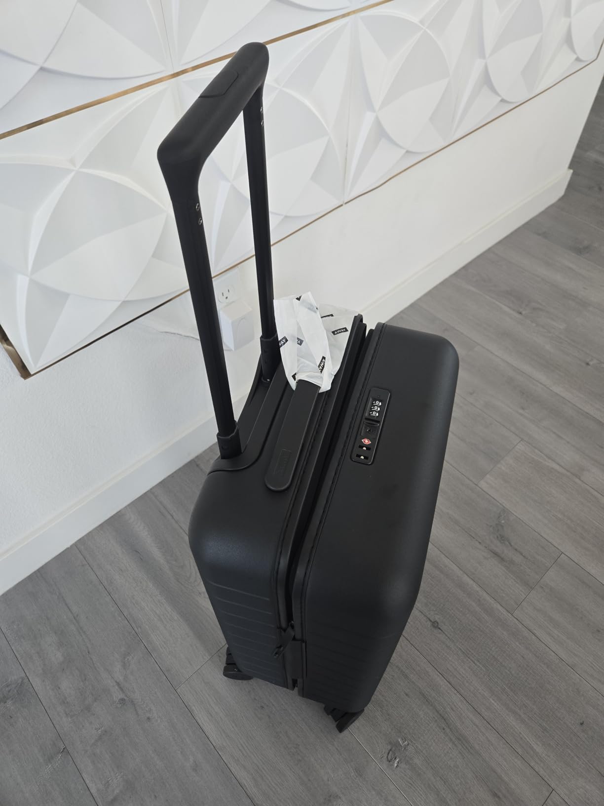 The Carry-On Luggage, 22-inch Lightweight Hardside Spinner Suitcase customer photo 1