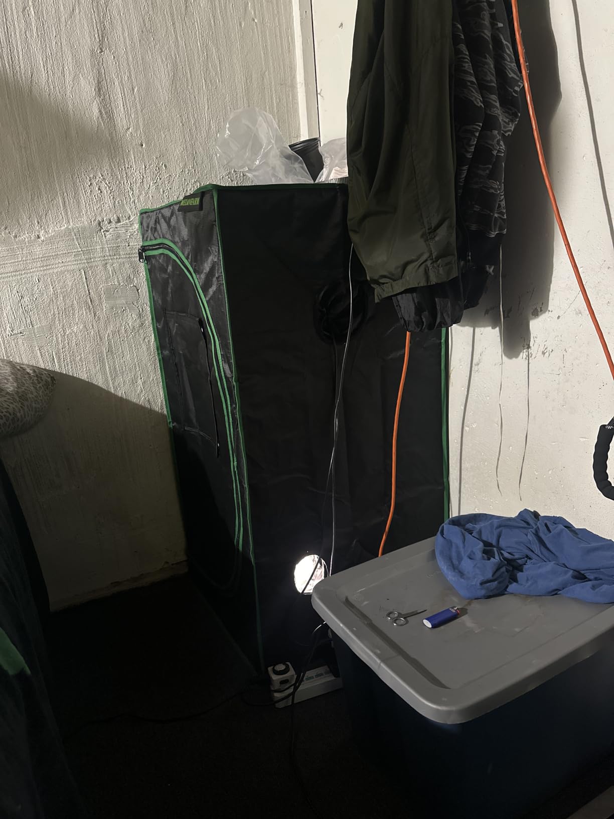 Small Grow Tent for Aerogarden, 18