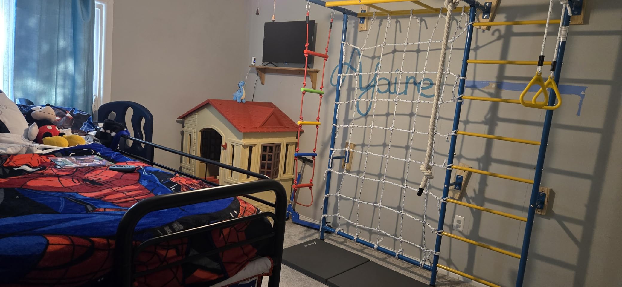VEVOR Indoor Jungle Gym for Toddlers, 5-in-1 Climbing Playset with Carbon Steel Swedish Ladder, Wall Ladder, Pull-Up Bar, Rope Ladder, and Gymnastic Rings, Supports 220 lbs, Multicolor customer photo 2