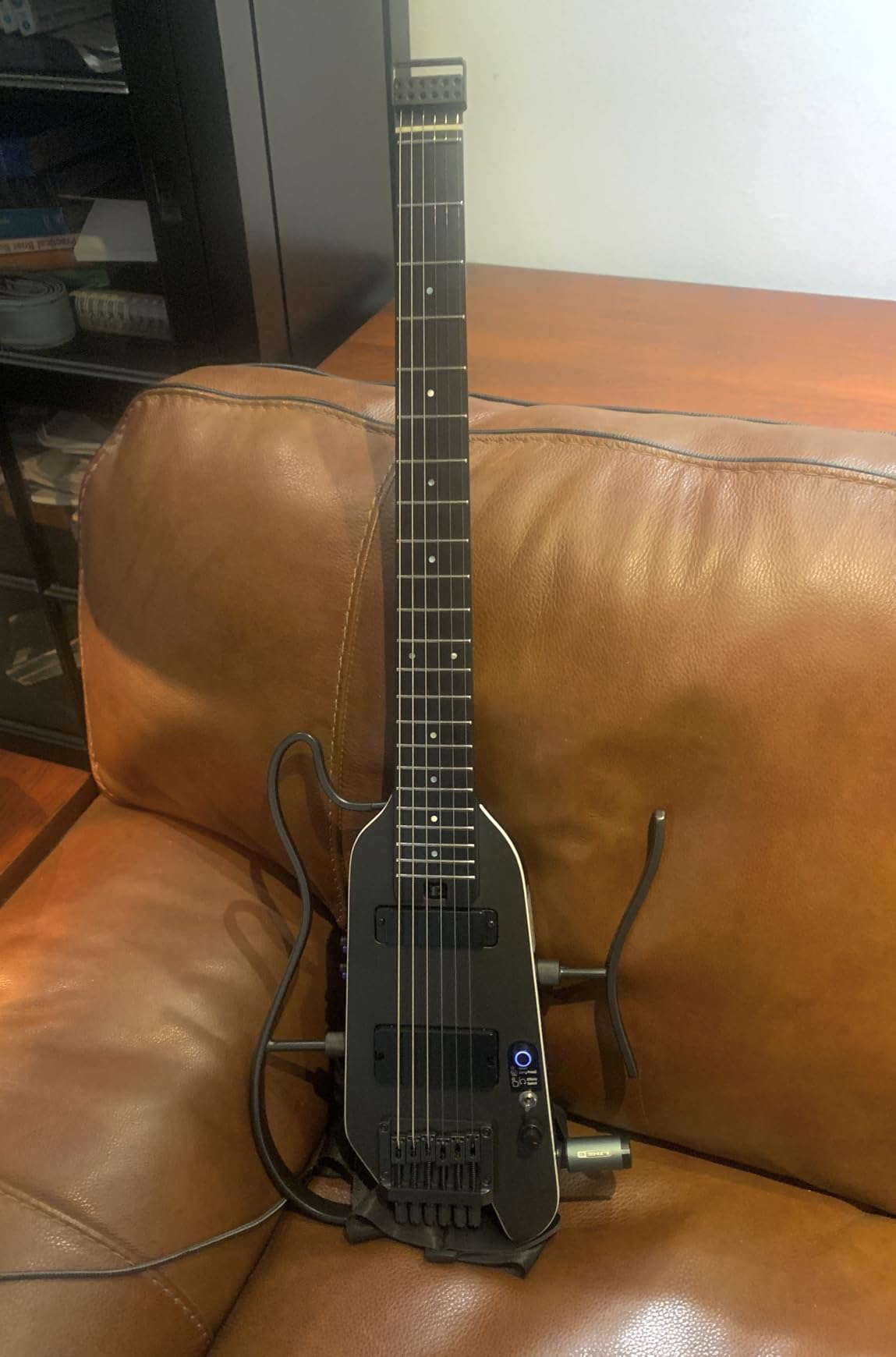 Donner HUSH X PRO Electric Guitar Kit - Smart Travel Guitar with Dozens of Preset Combinations, 7 Tone Sim Options, Black customer photo 1