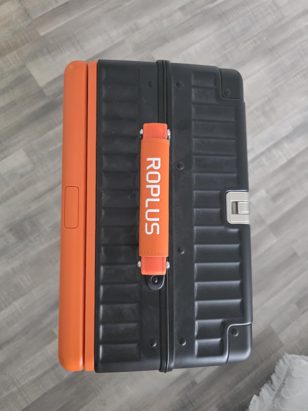 ROPLUS Aluminium Frame Checked-Luggage with Smooth Jelly Wheels, Hardside Zipperless Rolling Suitcase with TSA Lock (Grey, 28-Inch) customer photo 1