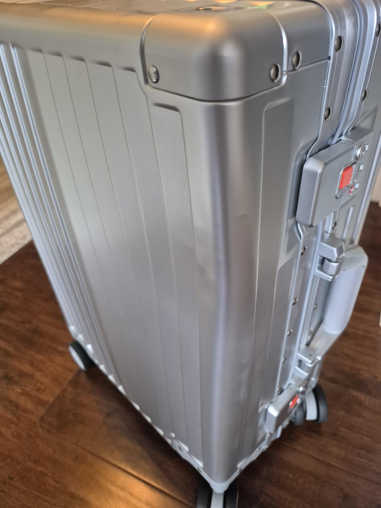 VentureVault All Aluminum Zipperless Carry On Luggage, 20 Inch, Silver customer photo 1