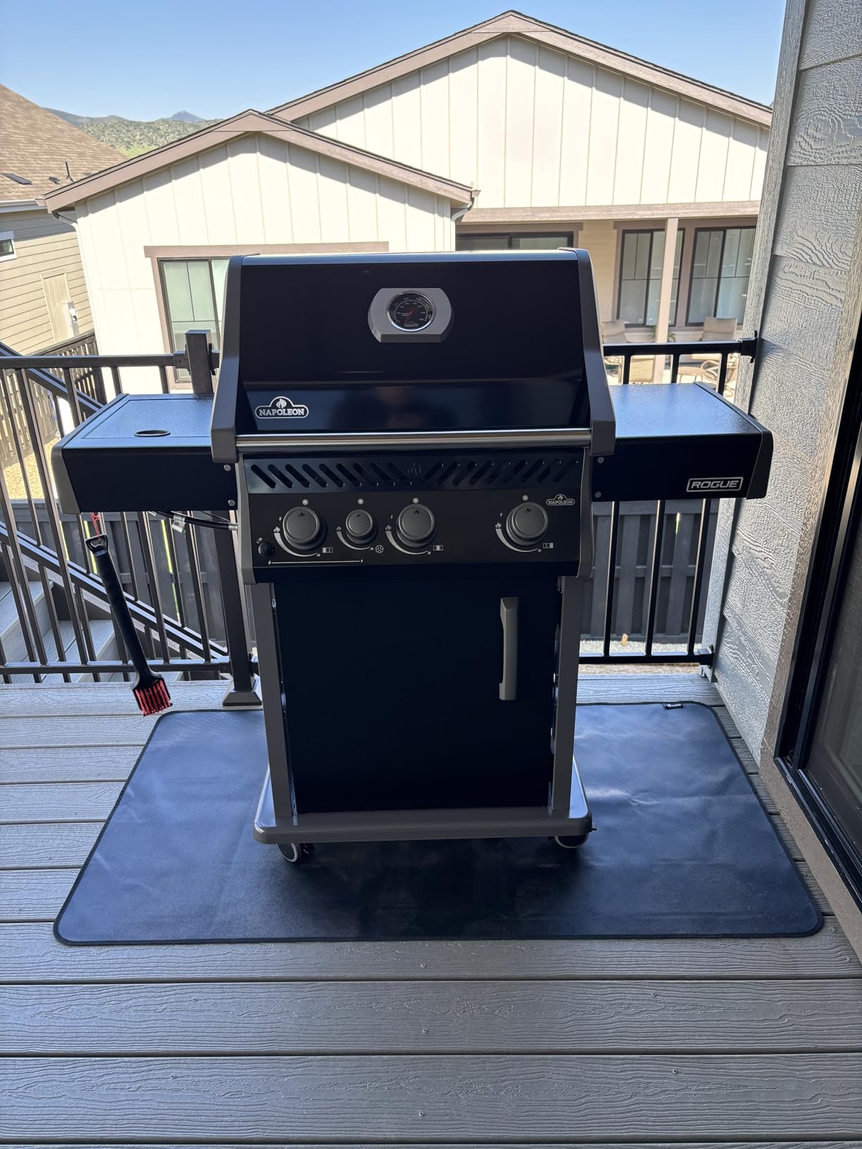 Napoleon Rogue 425 Propane Gas Grill with Range Side Burner, Black, 3 Stainless Steel Main Burners, Durable Grilling Power customer photo 1