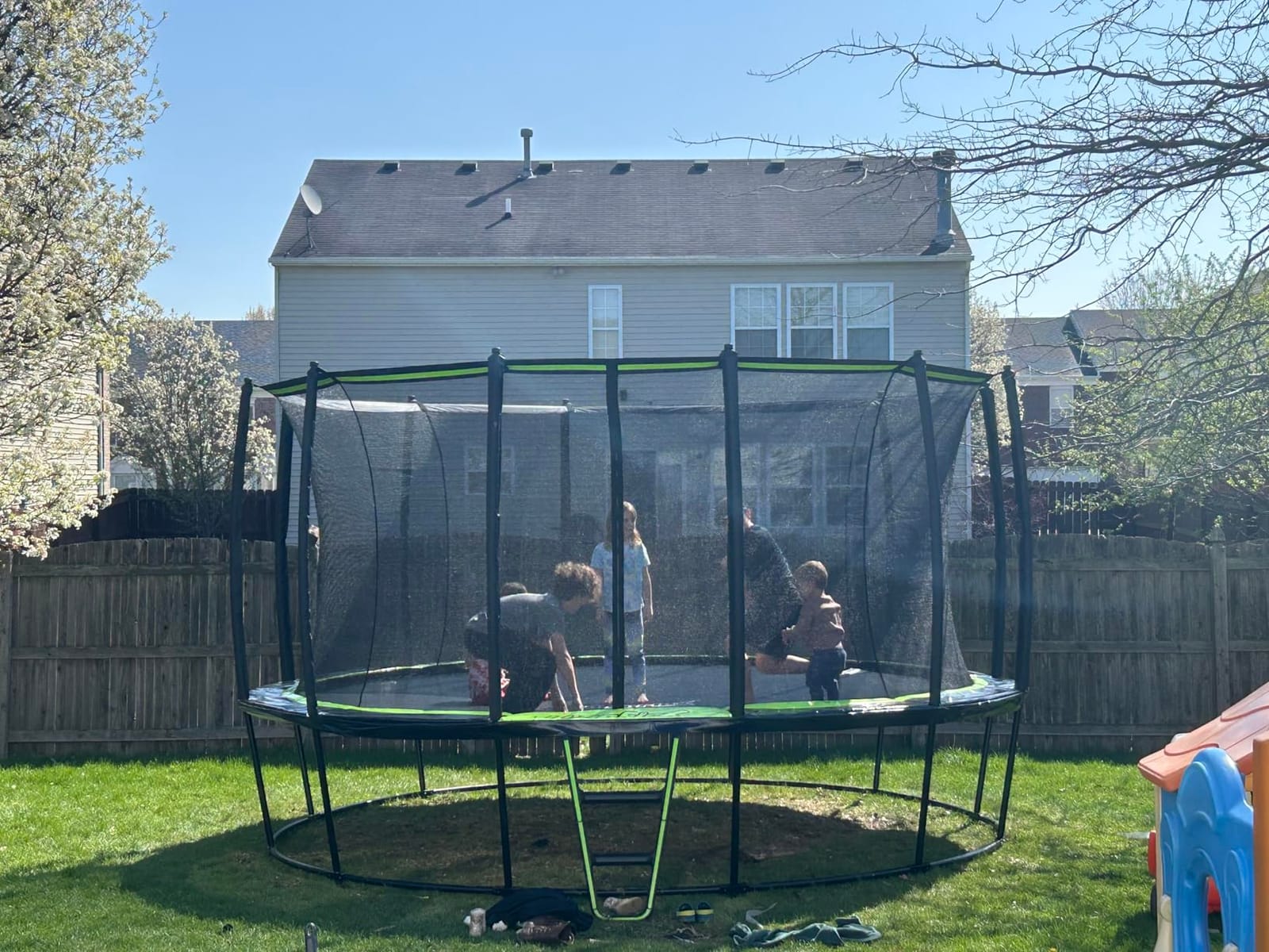 Hero Round Outdoor Backyard Trampoline with Net Safety Enclosure and Ladder - Heavy-Duty Jumping Trampoline Play Equipment for Family customer photo 1