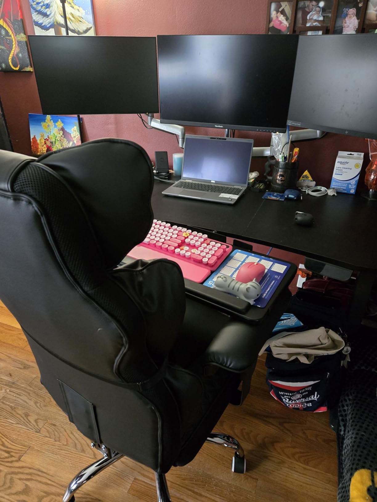 COMHOMA Big and Tall Office Chair Heavy Duty Wide Ergonomic Gaming Chair with Deluxe Embossing Designed Leather with Foot Rest, 150 Reclining Adjustable Armrests Pocket Spring Back Support and Pillow customer photo 1