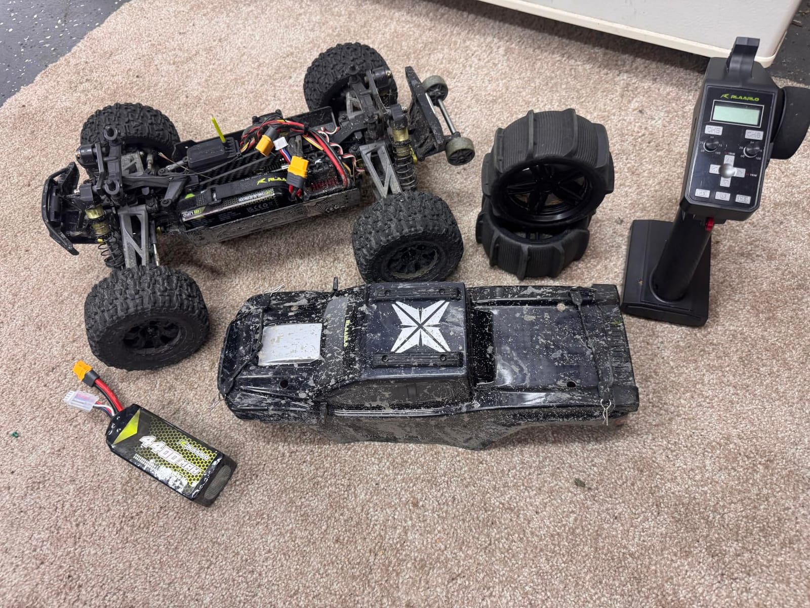 RIAARIO 1/10 Brushless RC Cars, 50+ MPH, 4WD Trucks, Carbon Fiber, Ages 8+ | 60A ESC Monster Trucks, 3650 2650KV Brushless Motor, 3S LiPo, Gyro, CNC Central Differential, 11KG Metal Servo with 7075 Gear customer photo 1