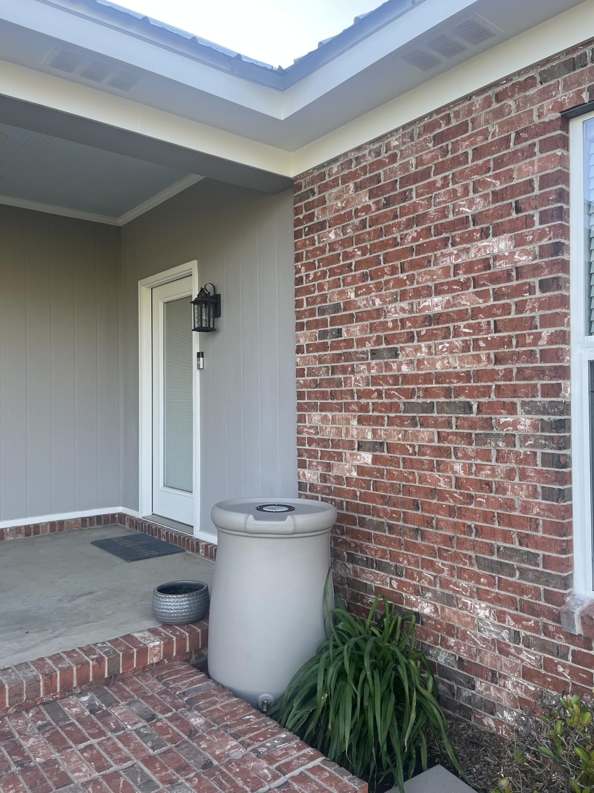 Step2 Fernway Rain Barrel, Outdoor Water Conservation Container, Holds 50 Gallons, Gray customer photo 2