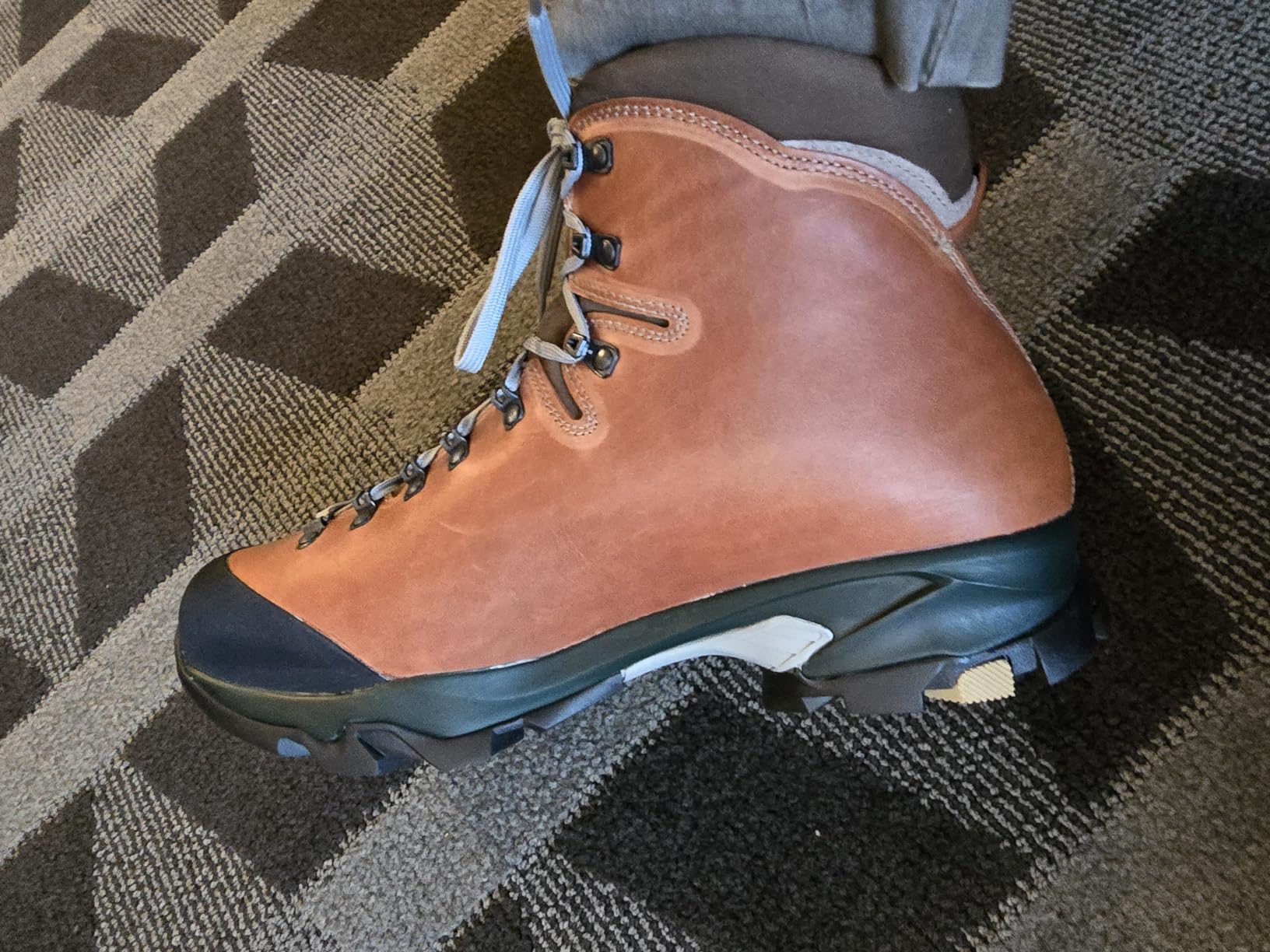 Zamberlan Men's 1996 VIOZ LUX GTX RR Leather Backpacking Boots customer photo 1