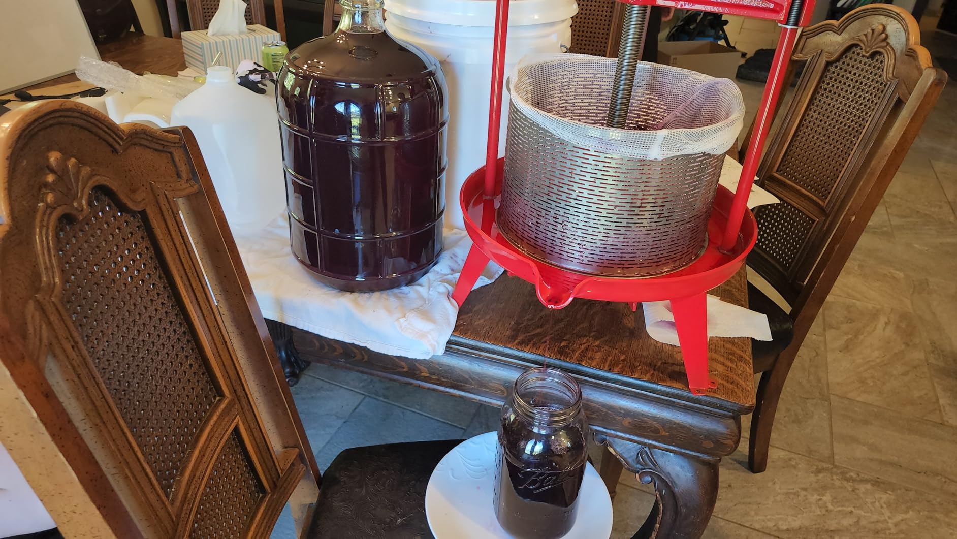 VEVOR 3.69 Gal/14L Fruit Wine Press, Stainless Steel Basket with Cross-beam and Triangular Structure, Manual Juice Maker, Cider Apple Grape Tincture Making Press with T-Handle customer photo 2