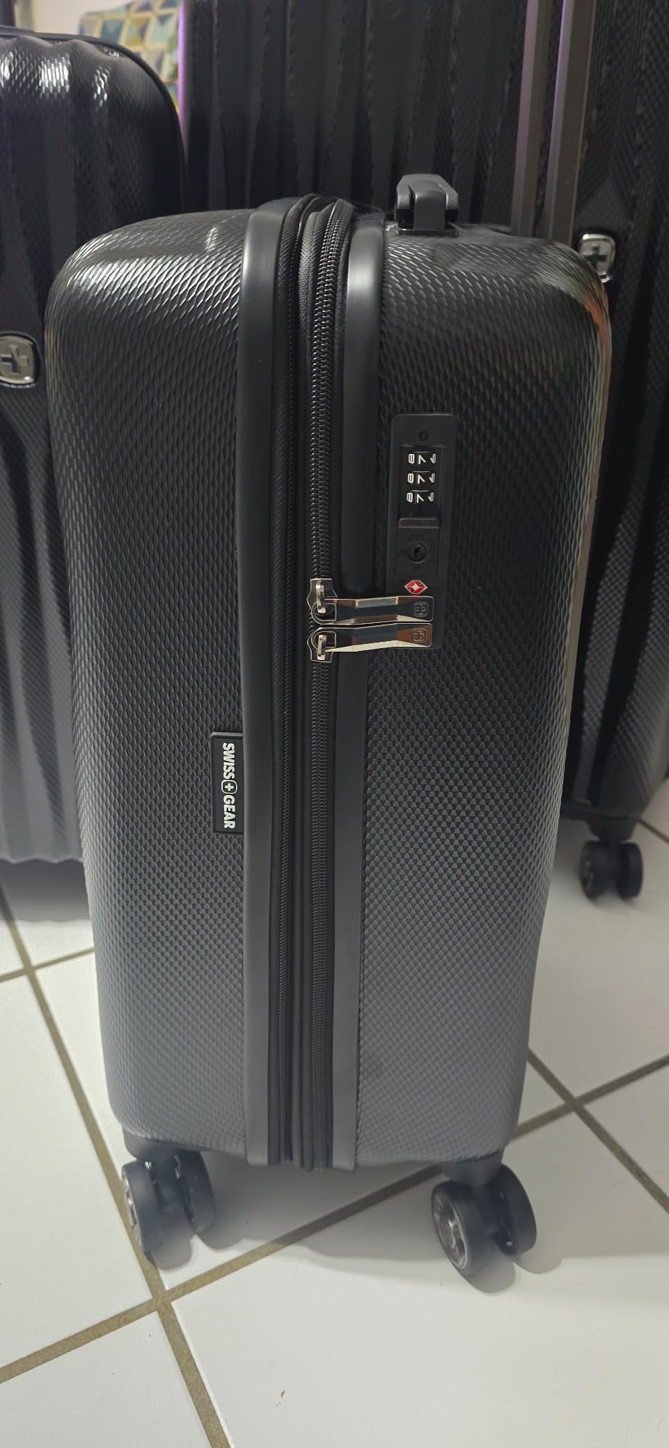 SwissGear 7272 Energie Expandable Hardside Luggage with Spinner Wheels and TSA Lock, Light Gold, 3-Piece Set (19/24/27) customer photo 1