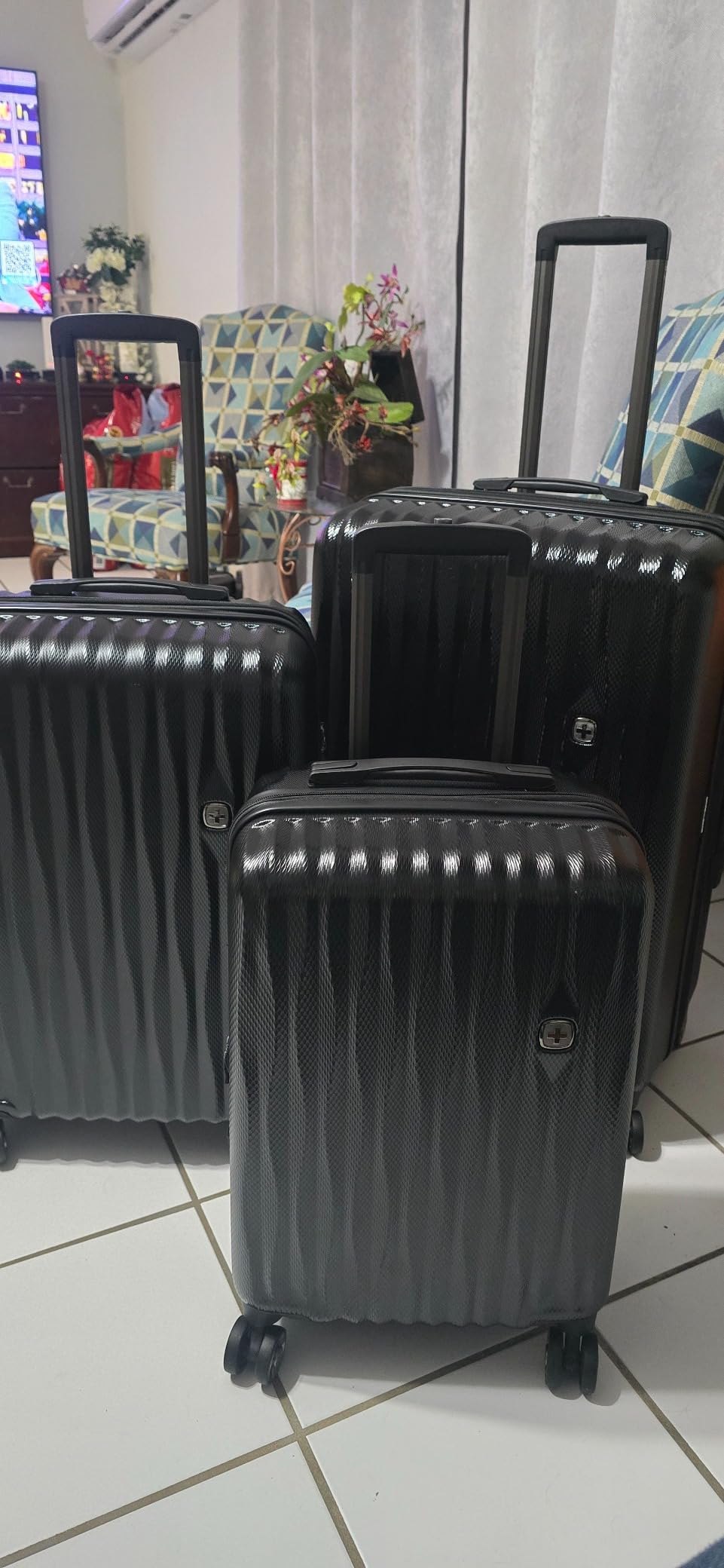 SwissGear 7272 Energie Expandable Hardside Luggage with Spinner Wheels and TSA Lock, Light Gold, 3-Piece Set (19/24/27) customer photo 2