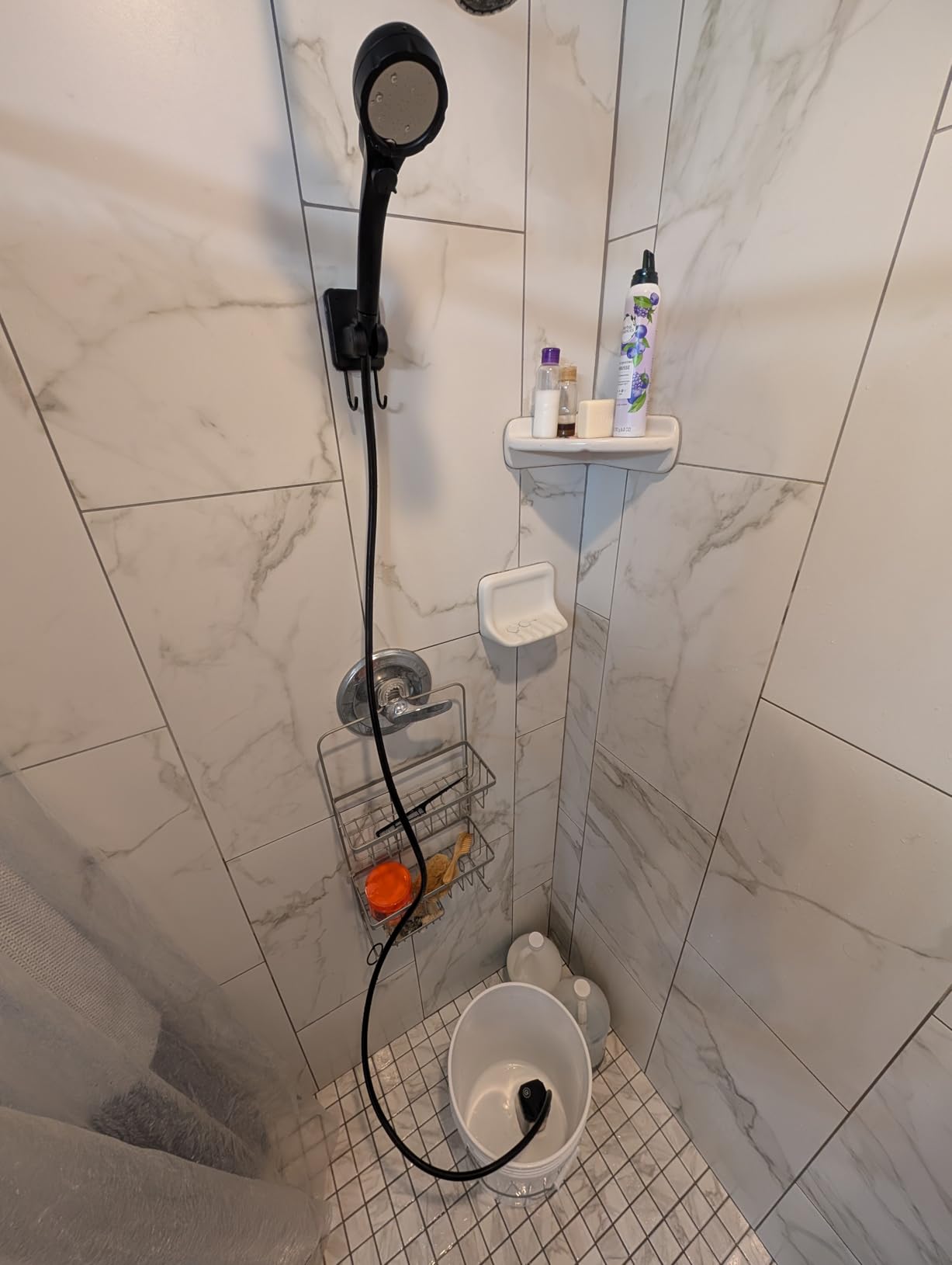 vignuto Portable Shower for Camping, Rechargeable Camping Shower Pump with LED Display of Battery Level and Temperature customer photo 2
