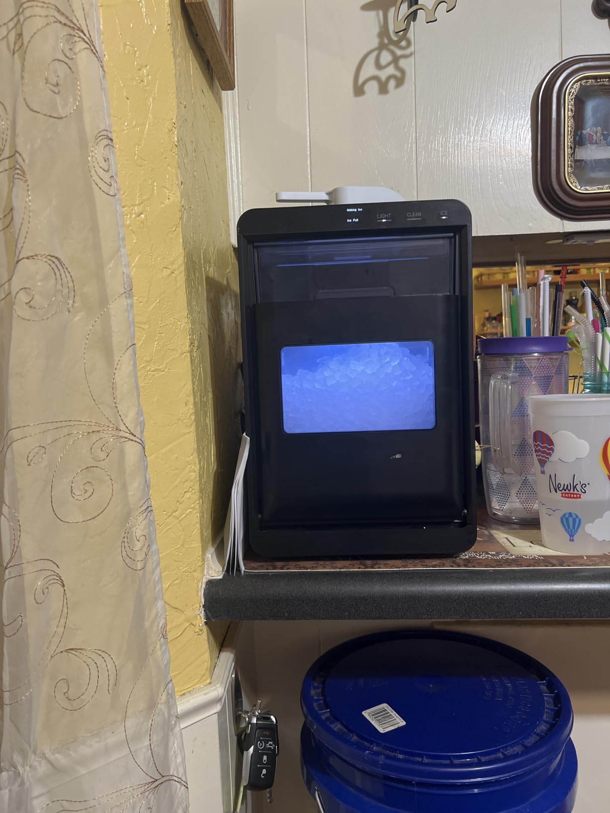 Antarctic Star Countertop Ice Maker Machine, 26Lbs/Day Fastest 6-Min Ice | 8 Bullet Ice In 6Min, 2 Sizes, Energy-Saving, Portable Handle, Self-Cleaning, Basket/Scoop, Home/Bar/Rv/Camping. Black customer photo 2